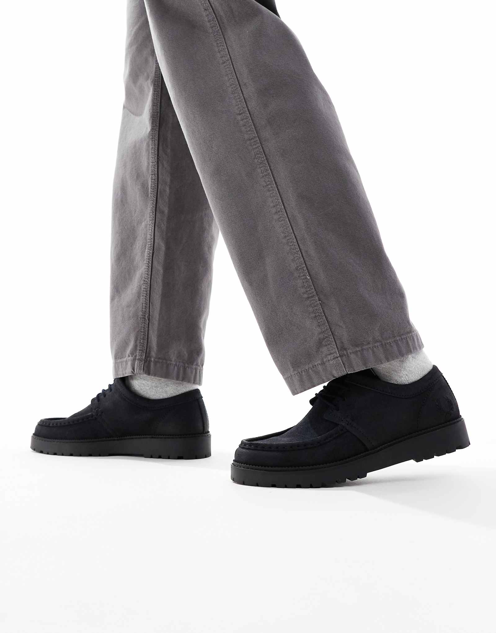 Ботинки из вощеной замши Fred Perry kenney с низким берцем темно-серого цвета