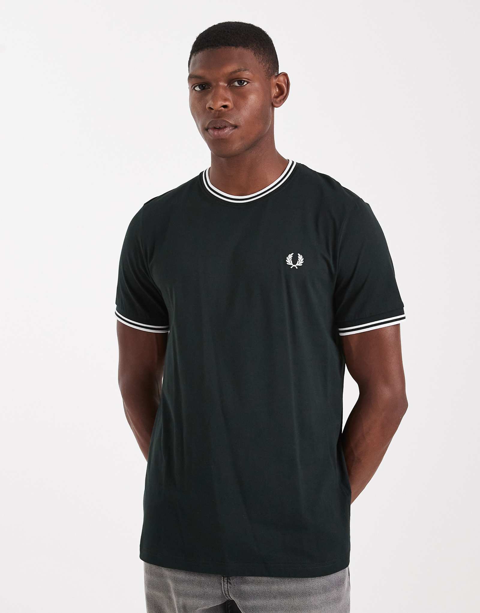 Темно-зеленая футболка с двойным воротником от Fred Perry