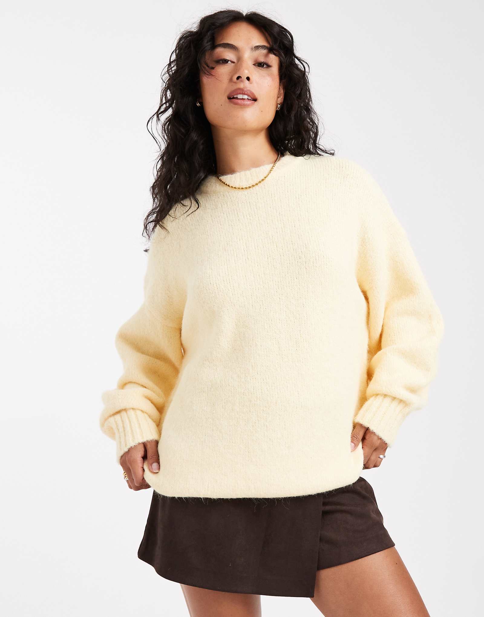 Пушистый свитер-кокон с круглым вырезом от ASOS DESIGN оверсайз цвета пахты 8790₽