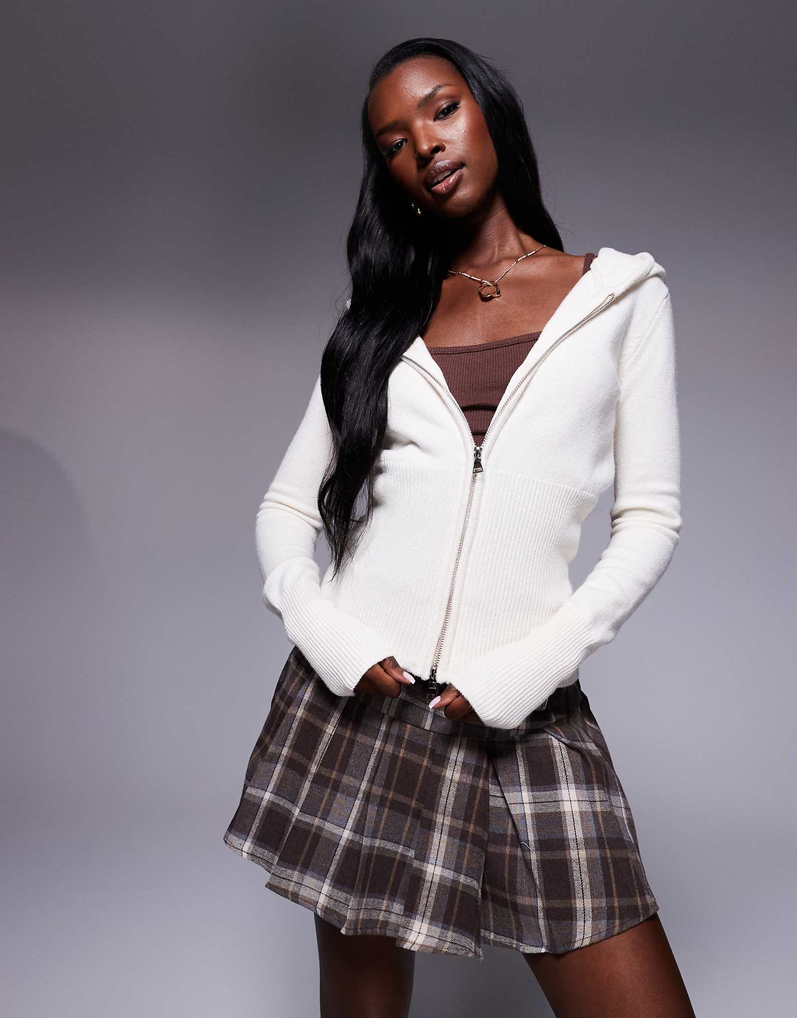 Кардиган принцессы Полли Элингфорд с капюшоном на молнии белого цвета