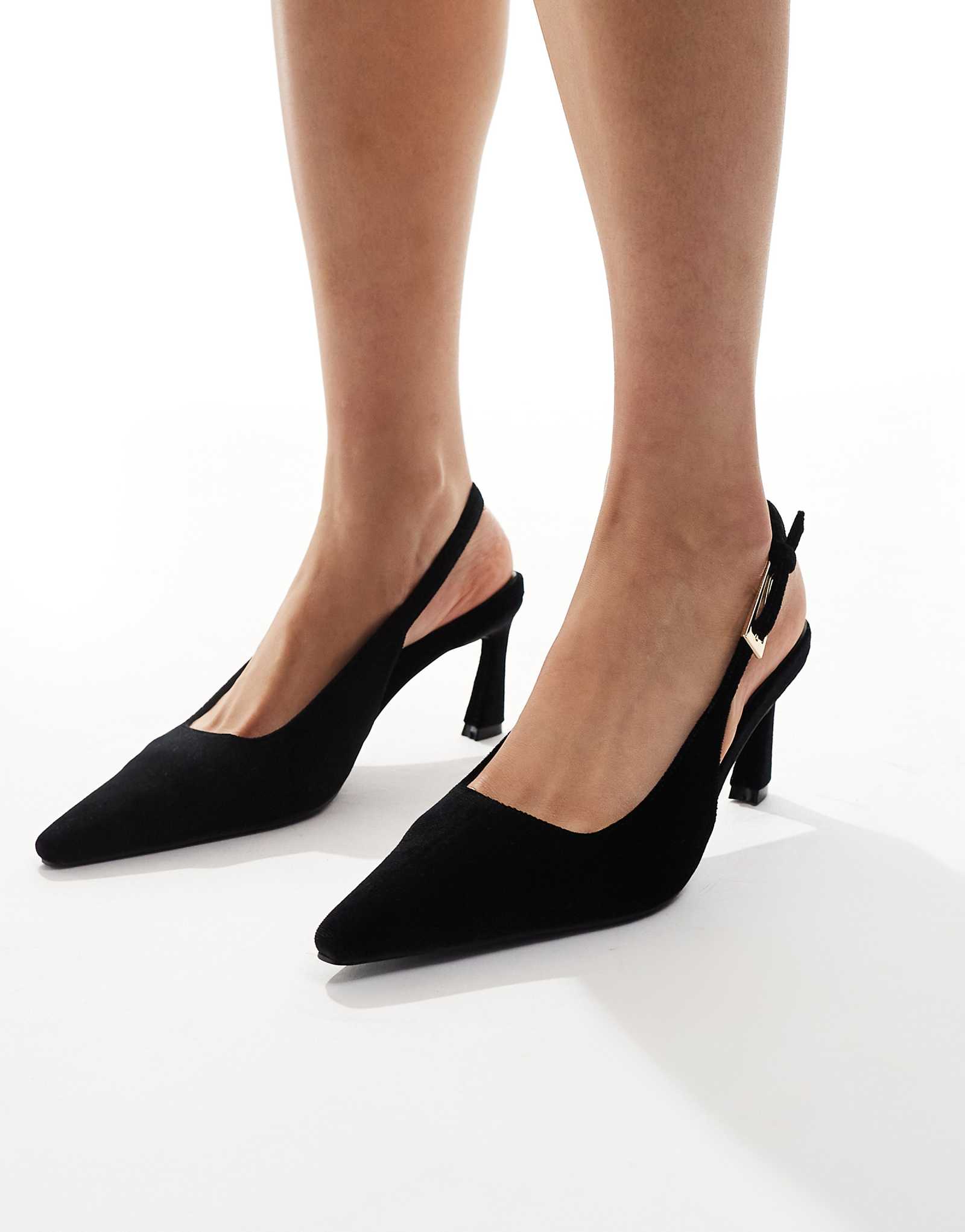 Гламурные туфли-лодочки на остроконечном каблуке с откидной спинкой из черного бархата 10590₽