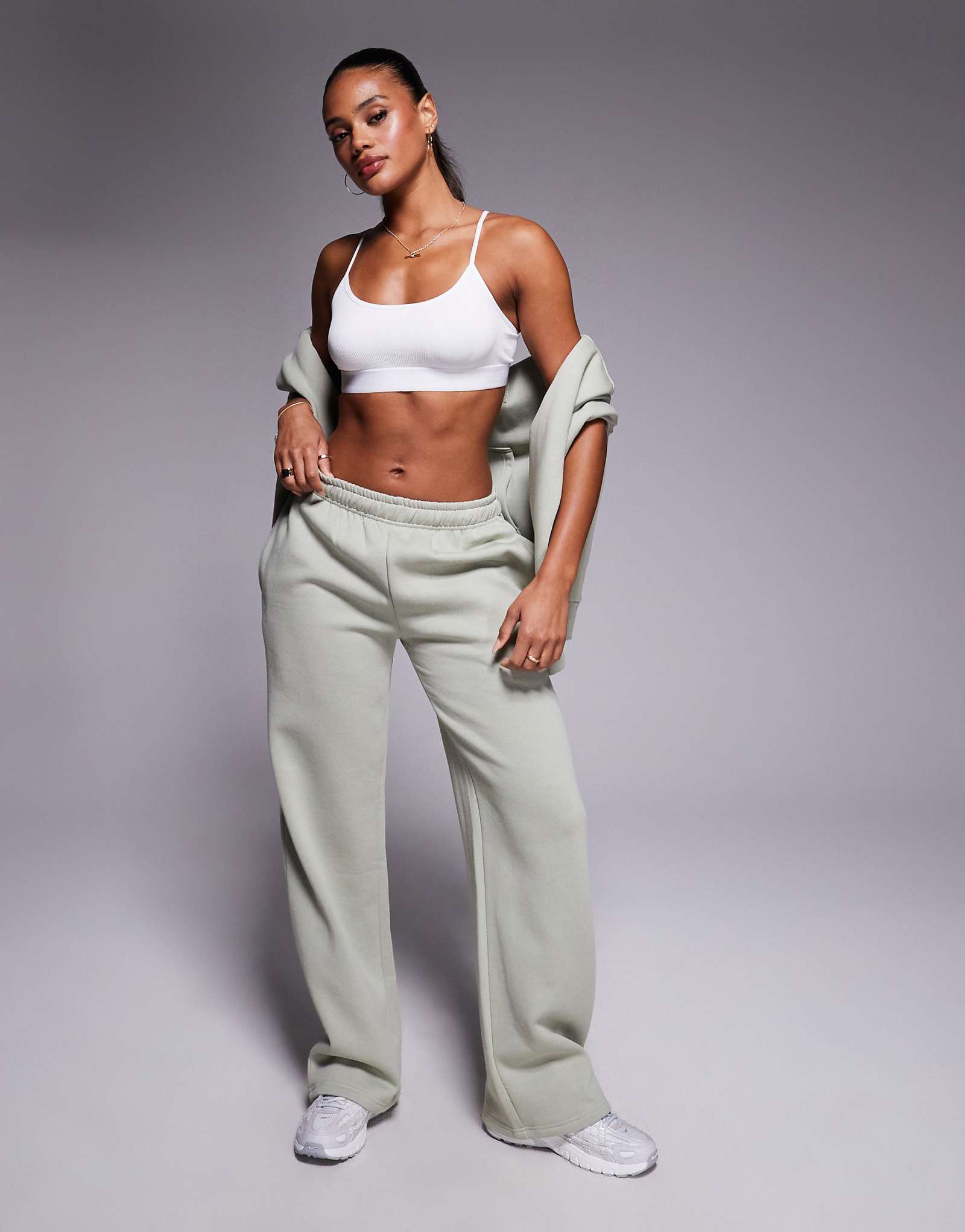 Широкие спортивные брюки Kaiia цвета шалфея - часть комплекта 8990₽