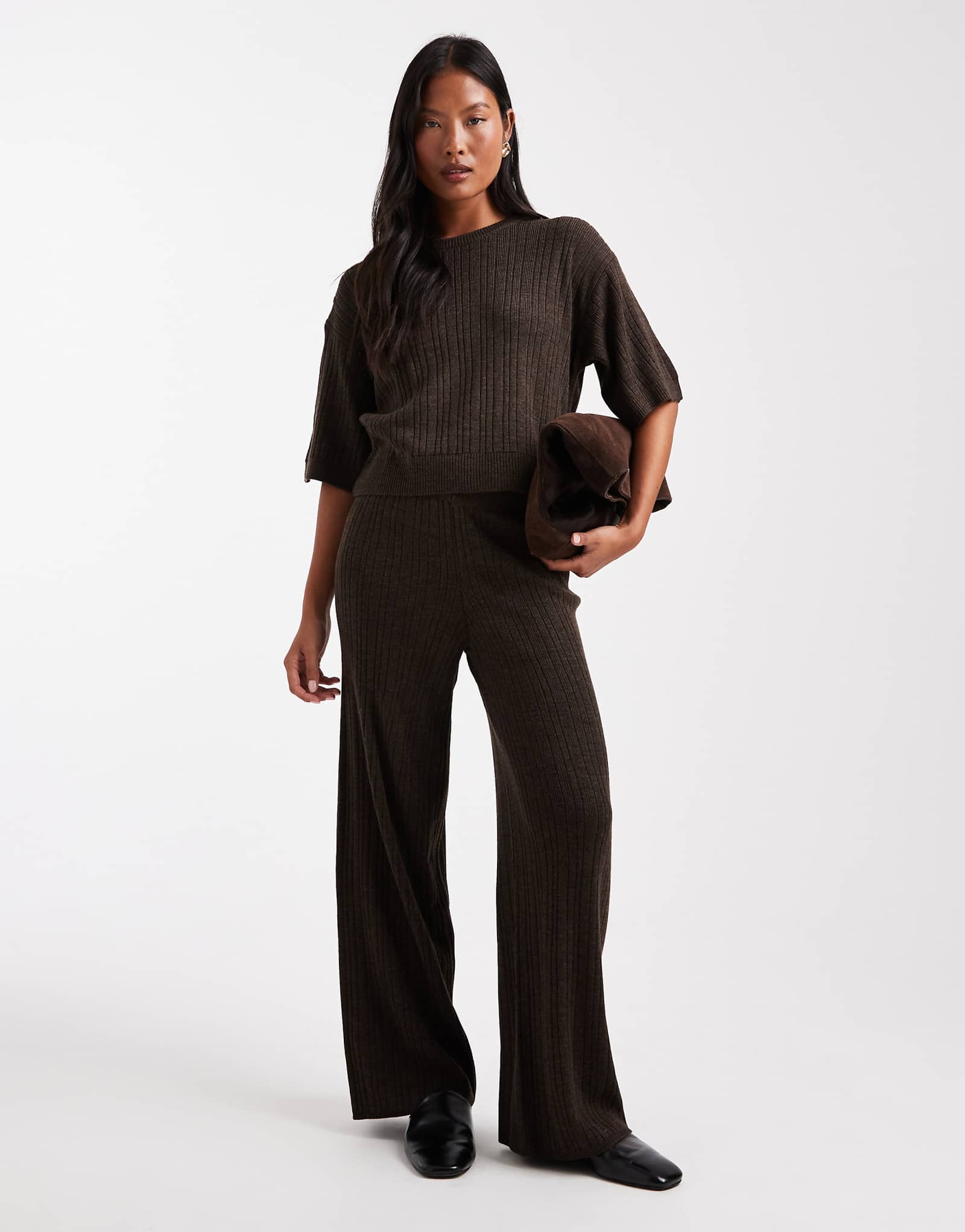 Трикотажные брюки ONLY Petite шоколадно-коричневого цвета - часть комплекта