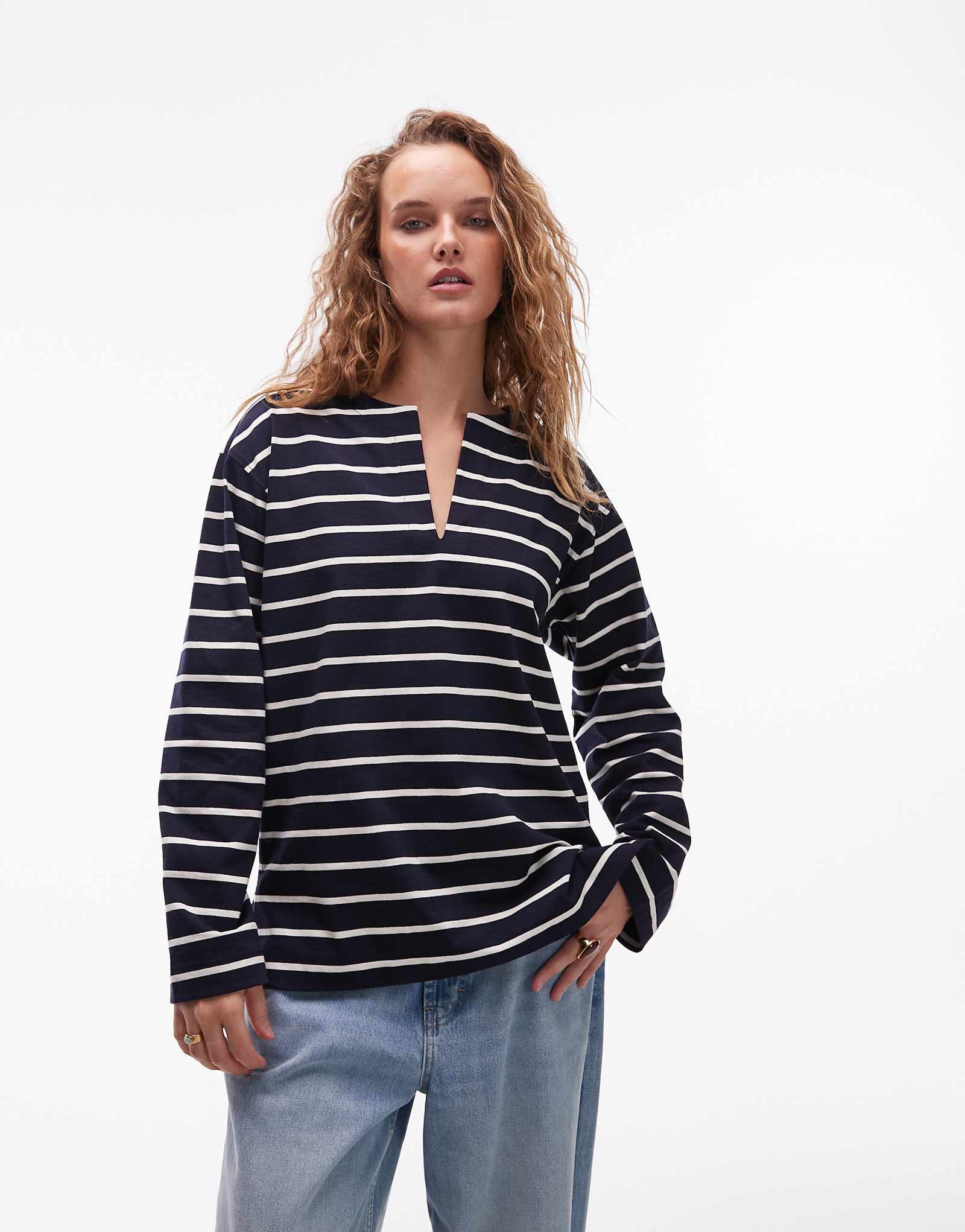ARKET oversize v- - blue white stripes 8690₽