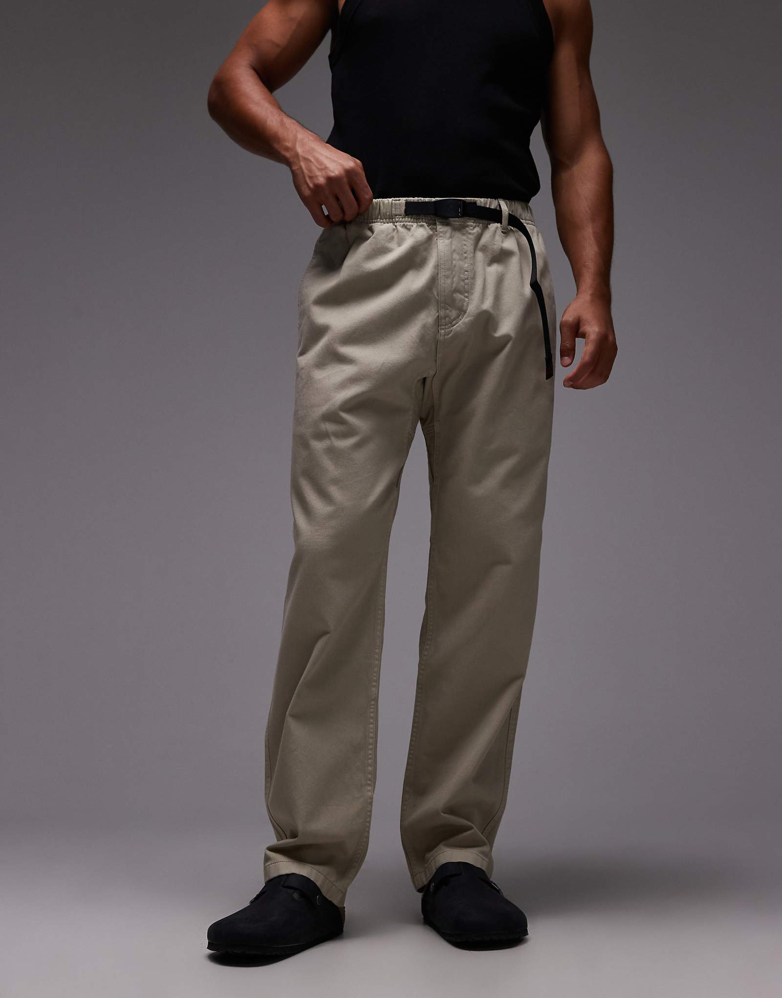 Зауженные брюки Gramicci G-Pant бежевого цвета 33690₽