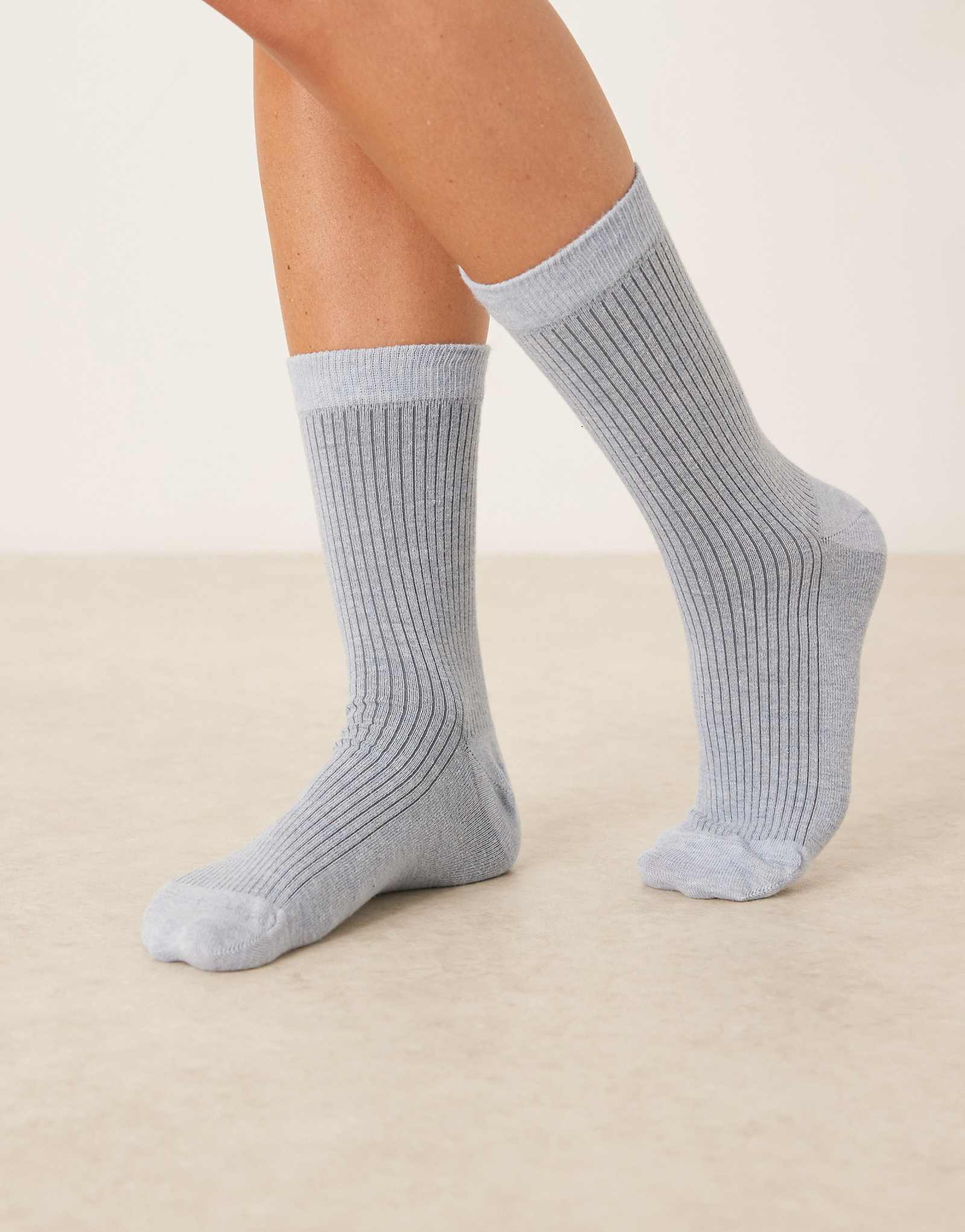 Дизайнерские носки ASOS в рубчик светло-голубого цвета в полоску 2090₽