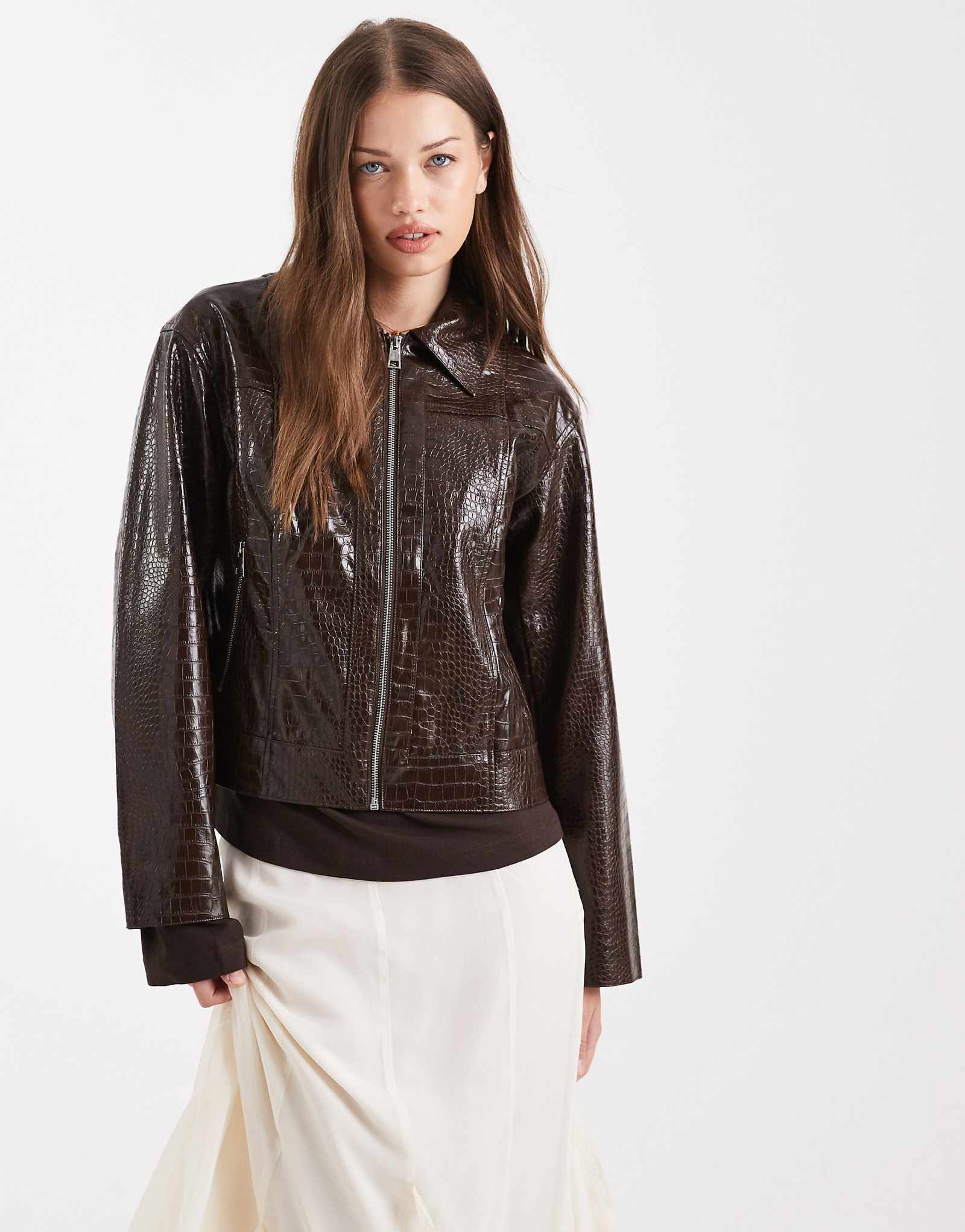Укороченный жакет Object premium из искусственного крокодила шоколадно-коричневого цвета 29390₽
