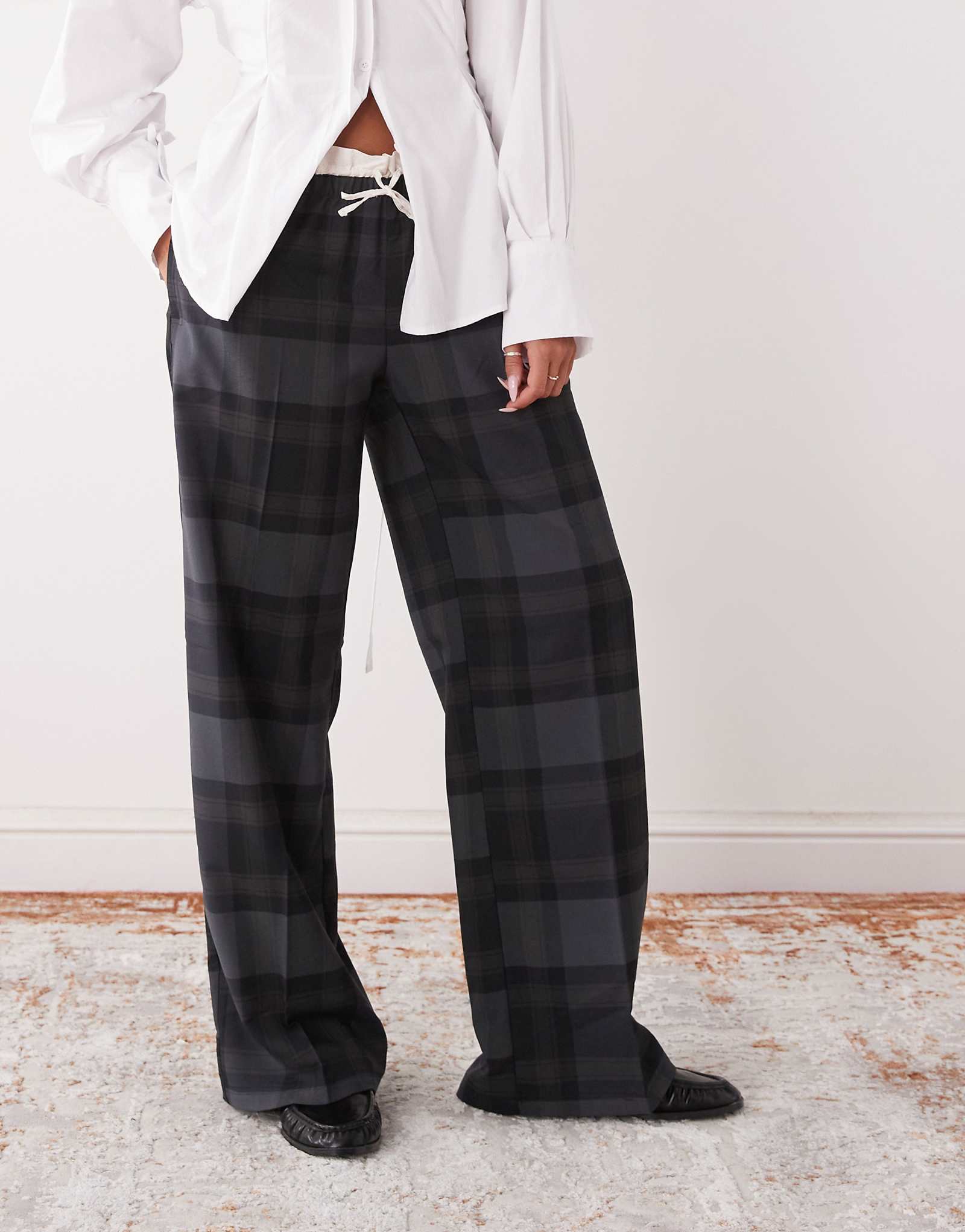 Сшитые на заказ брюки Monki pull on с хлопчатобумажным поясом в серую клетку 8990₽