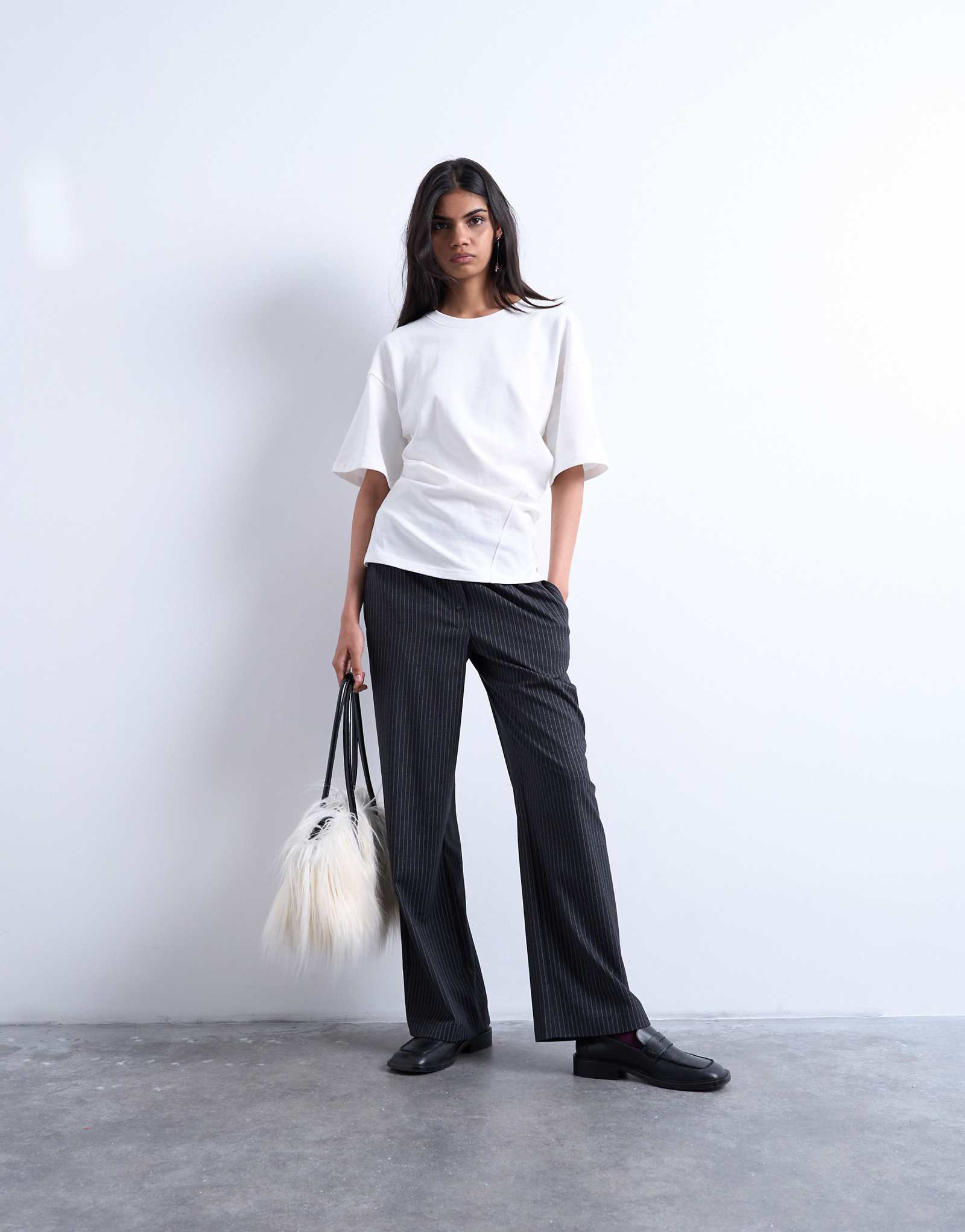 Спортивные штаны-боксеры в тонкую полоску от Topshop цвета древесного угля 13290₽