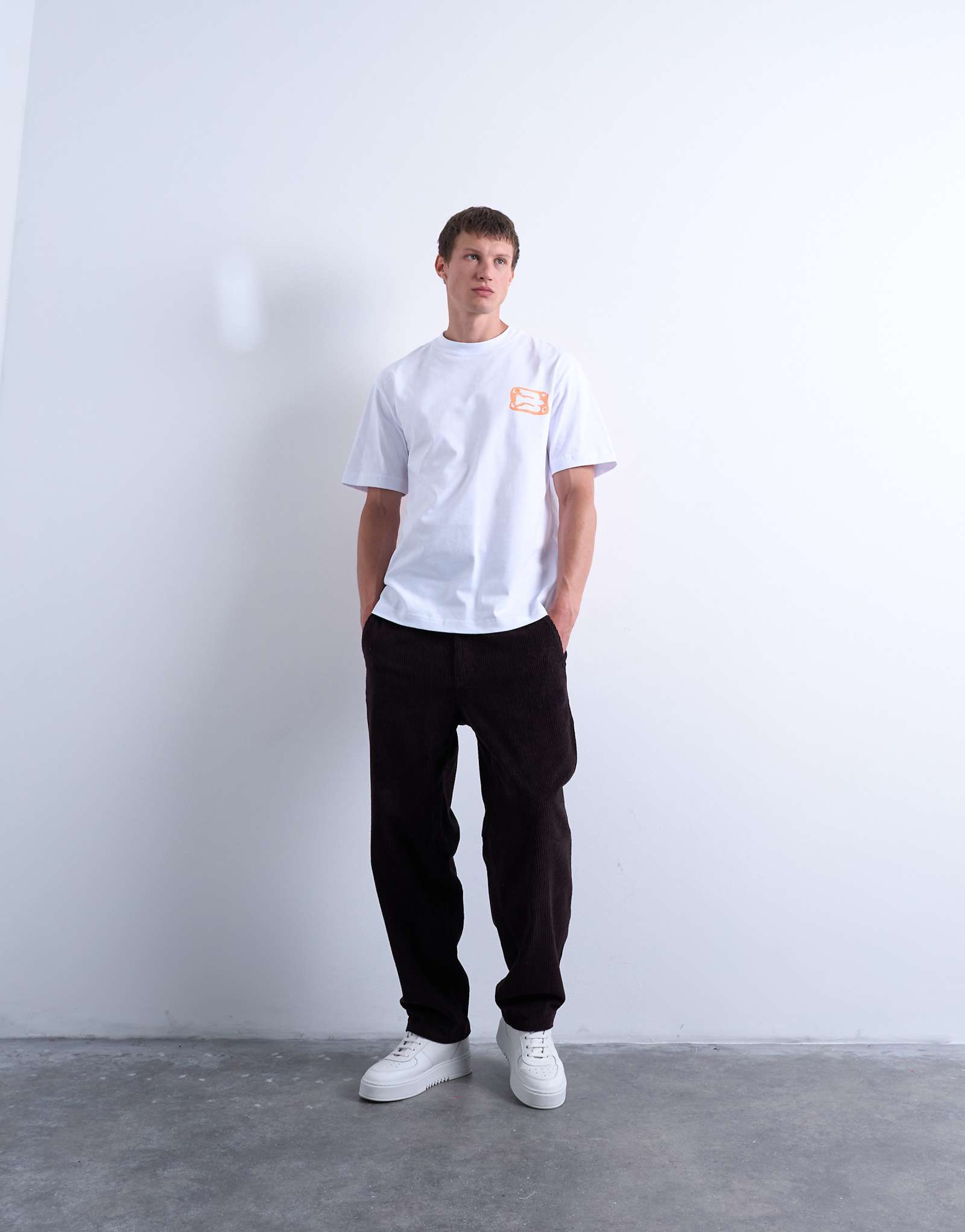 Брюки Topman cord с зауженными штанинами коричневого цвета 14290₽