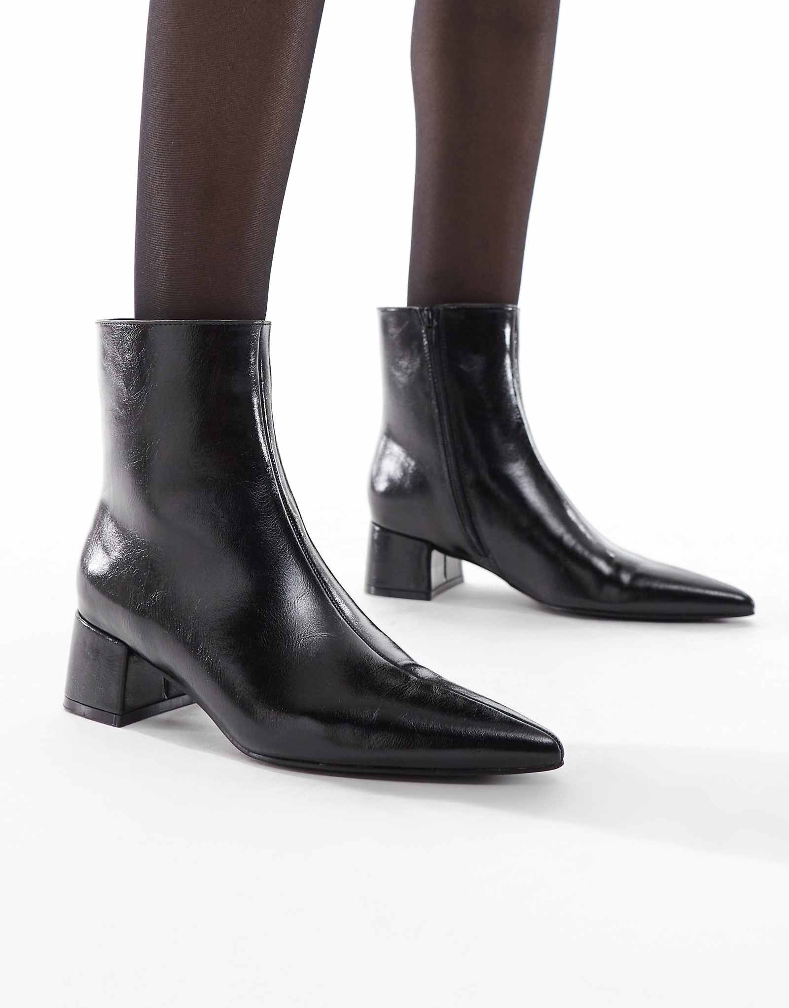 Черные ботильоны schuh Bridget на высоком каблуке