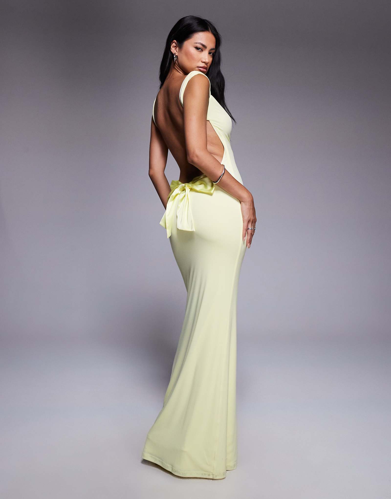 Макси-платье Tiger Mist Zita с квадратным вырезом и открытой спиной с атласным бантом на спине лимонного цвета