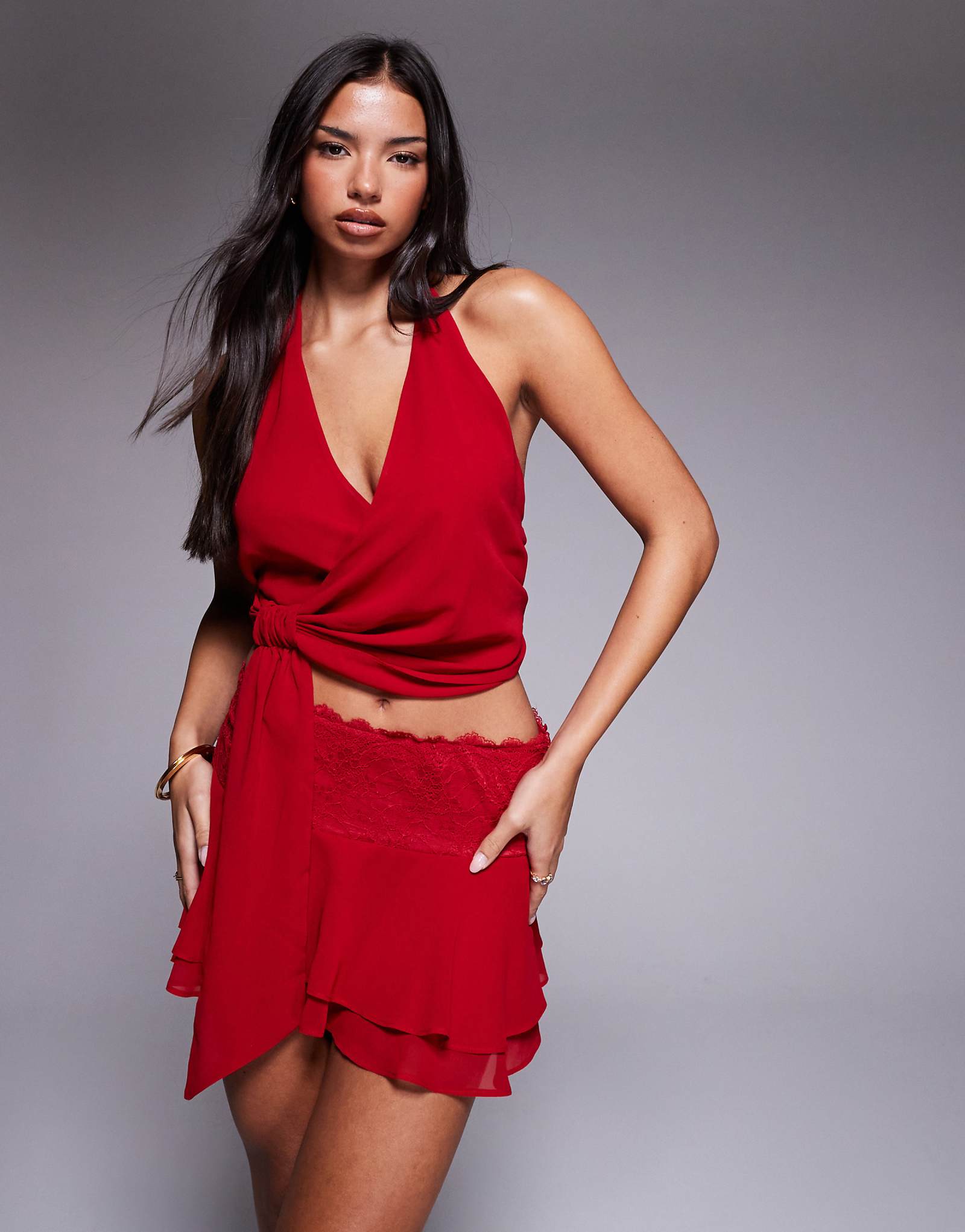 Шифо мини-юбка с широким кружевным поясом цвета индиго Tiger Mist красного цвета - часть комплекта