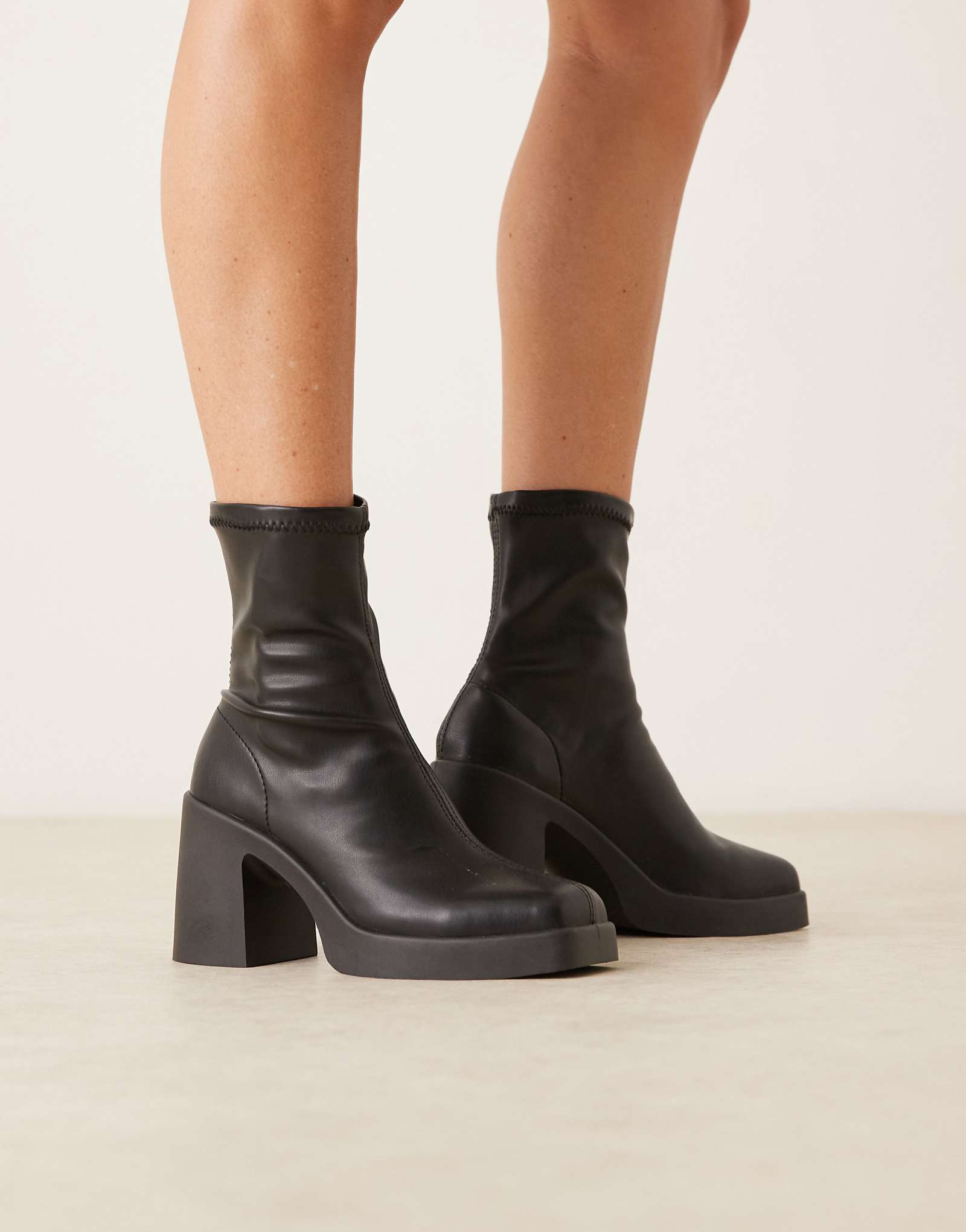 ASOS DESIGN Edison black 13490₽