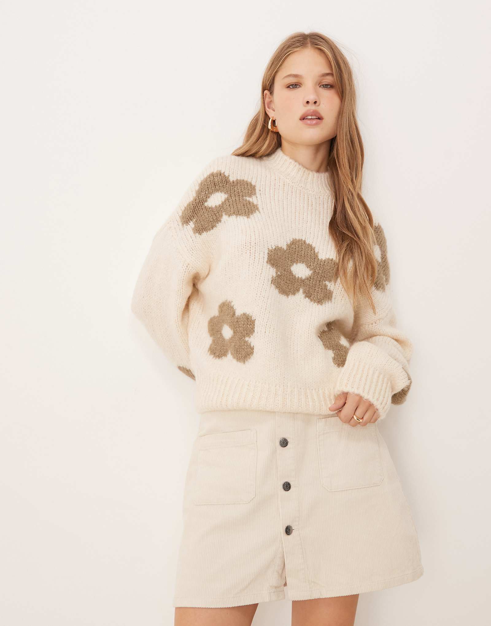 Свитер JDY с цветочным узором цвета экрю 12290₽