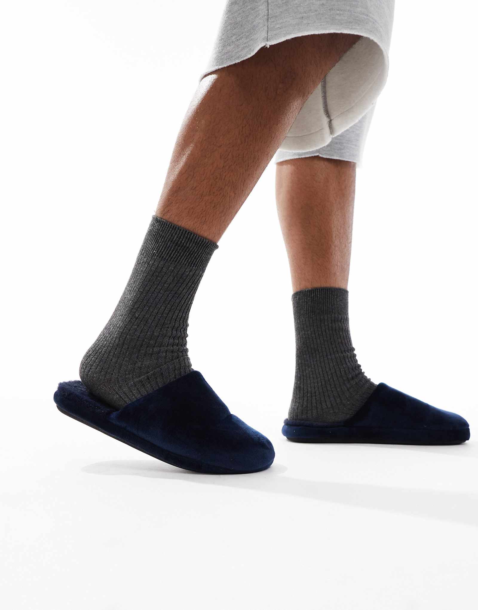 Шлепанцы SEQWL Mslip на меховой подкладке темно-синего цвета 5090₽