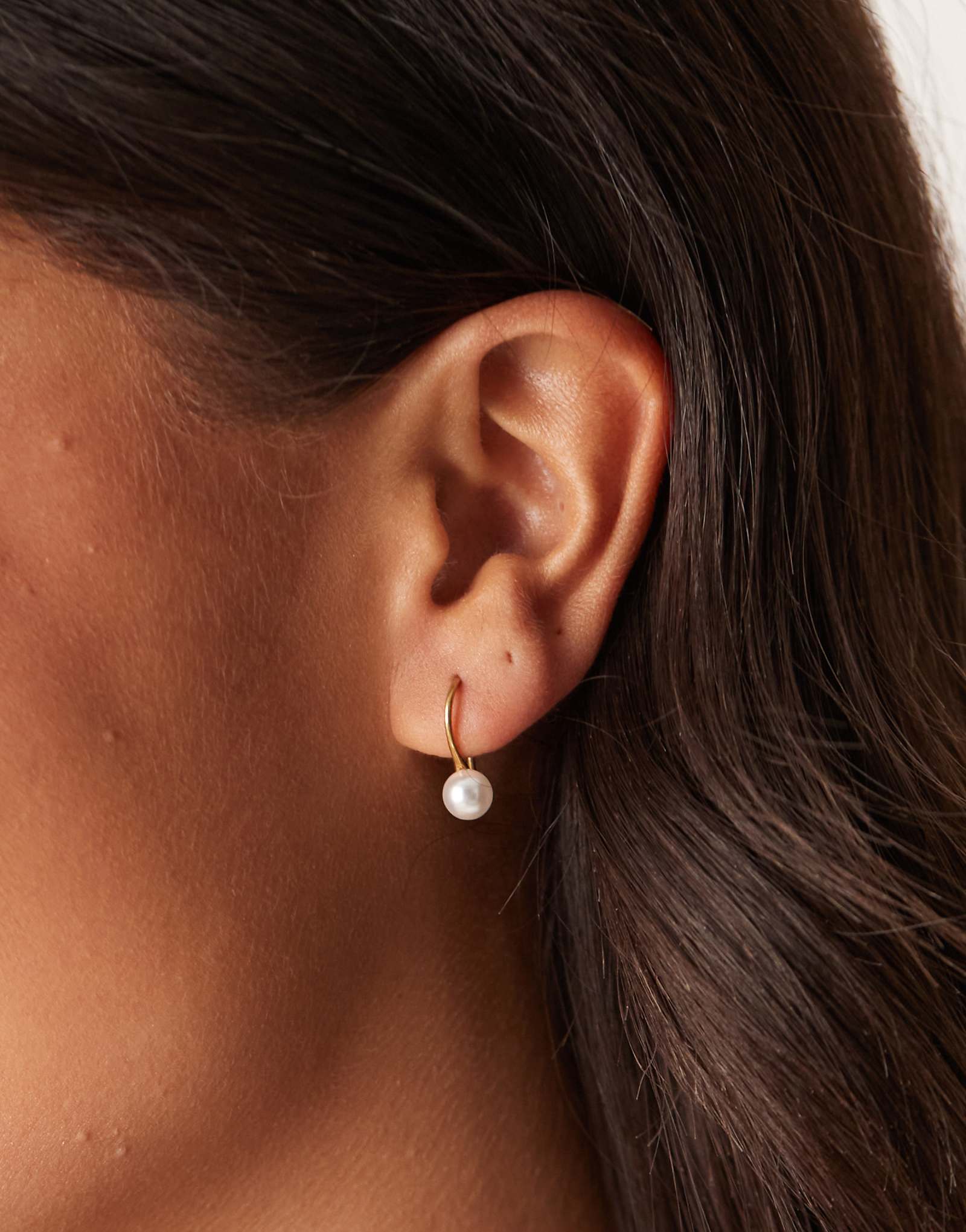 Серьги-кольца с жемчужным крючком Lost Souls из нержавеющей стали с покрытием из 18-каратного золота 3190₽