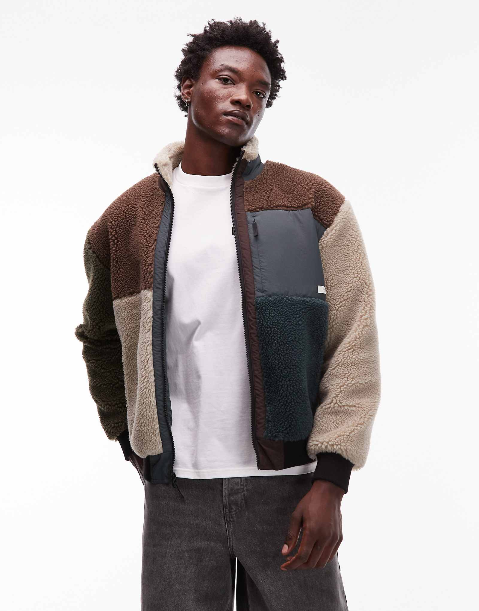 Плюшевый мишка Element oak в стиле пэчворк из флиса на молнии коричневого и кремового цветов 47790₽