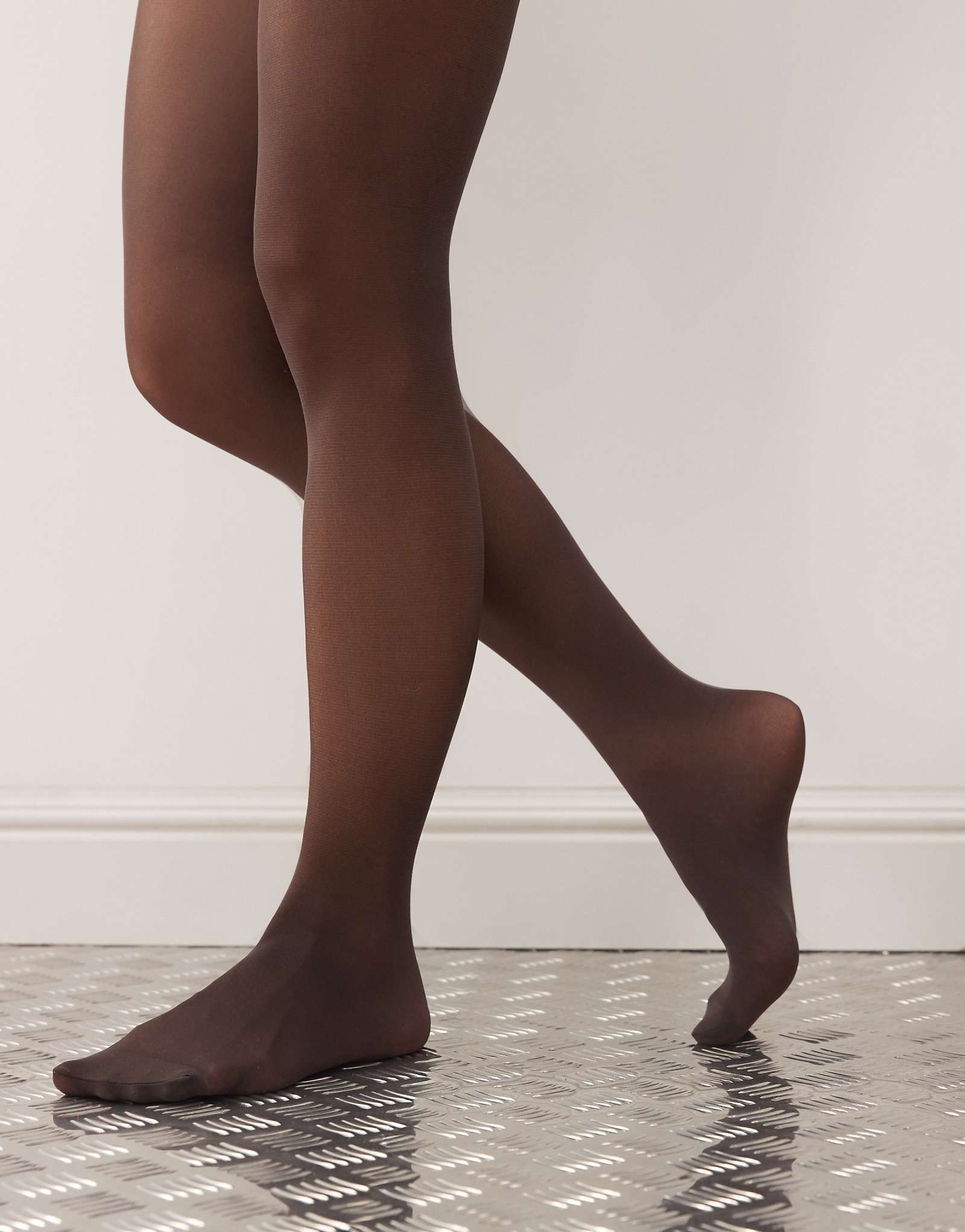 Колготки Monki 2 в упаковке по 20 денье белого и темно-коричневого цветов