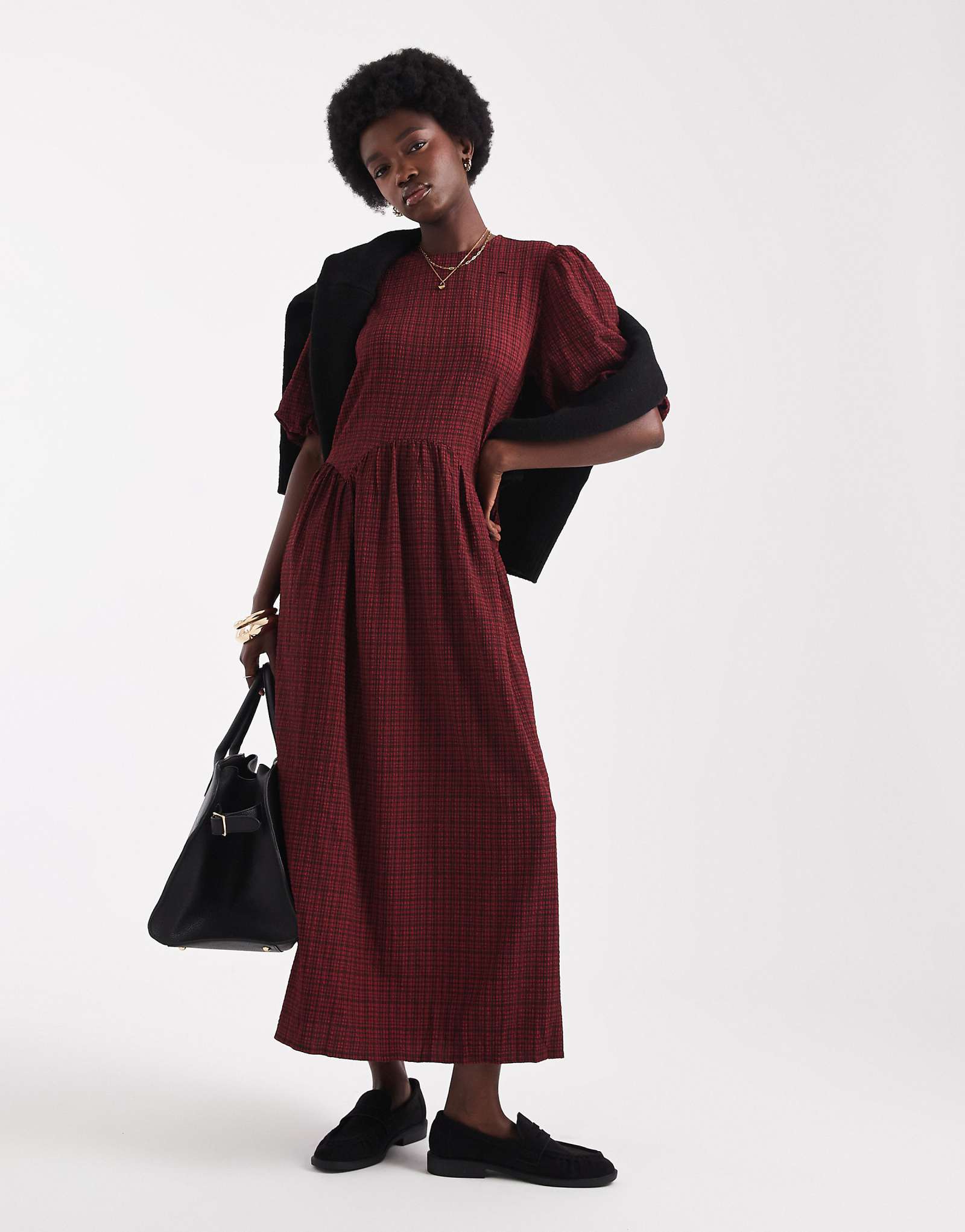 Женское текстурированное клетчатое платье мидакси с пышными рукавами от Wednesdays Girl красного цвета 12890₽