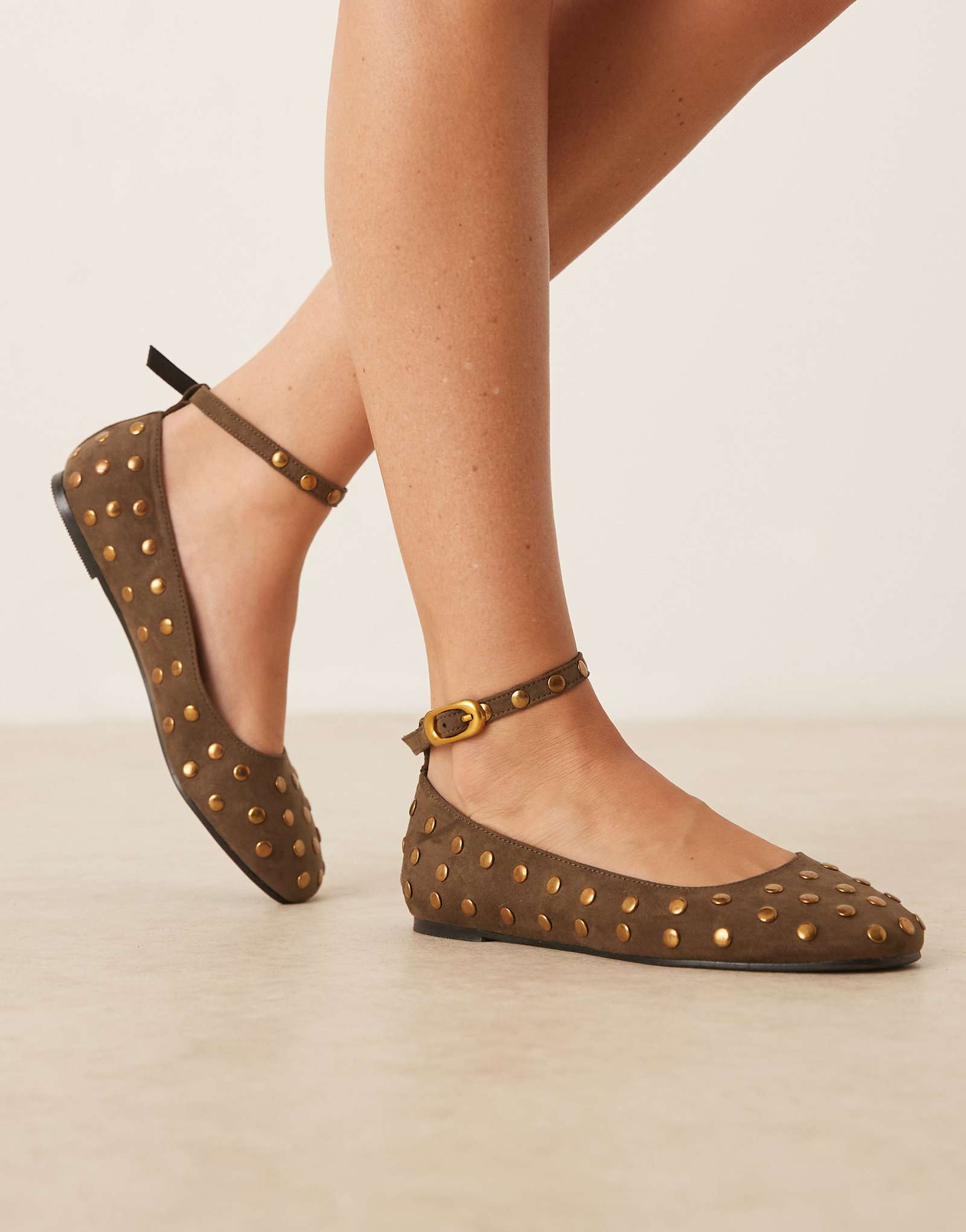 Lara ASOS olive with studs 3290₽