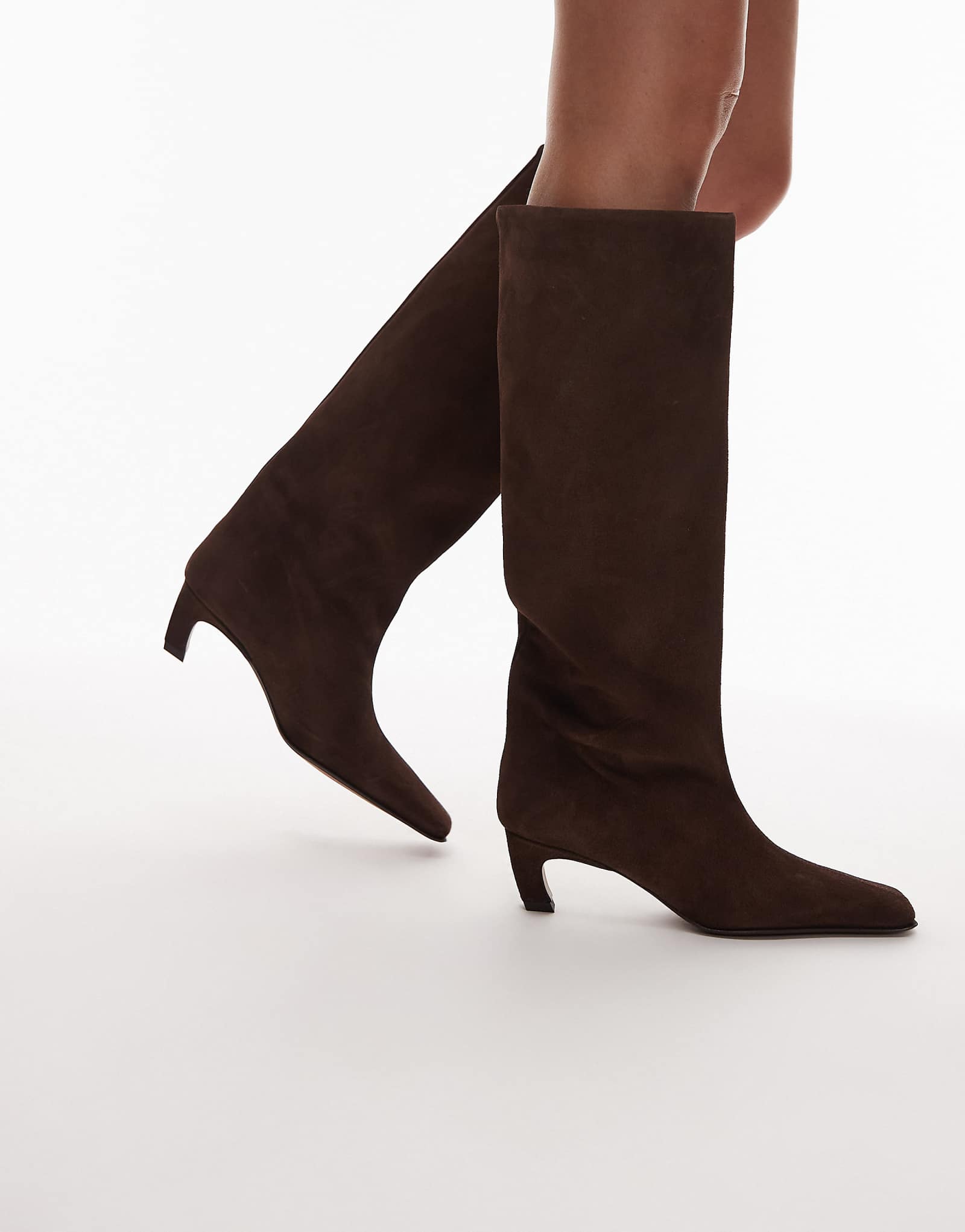 ASOS DESIGN Candace chocolate suede 30890₽