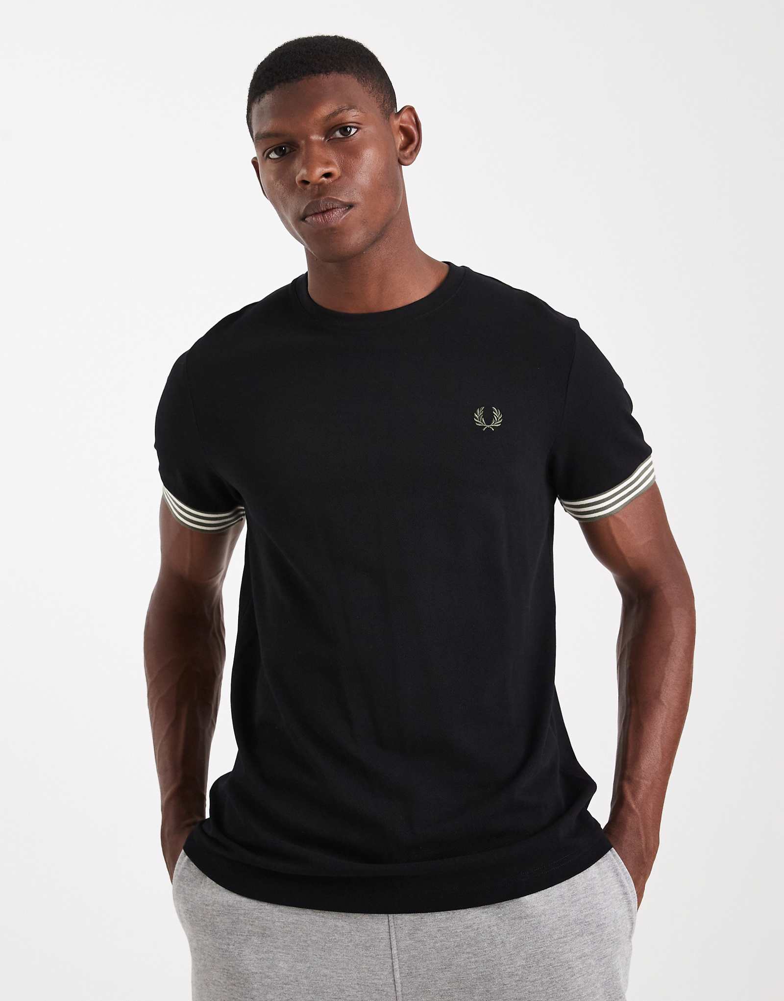 Fred Perry black 14390₽