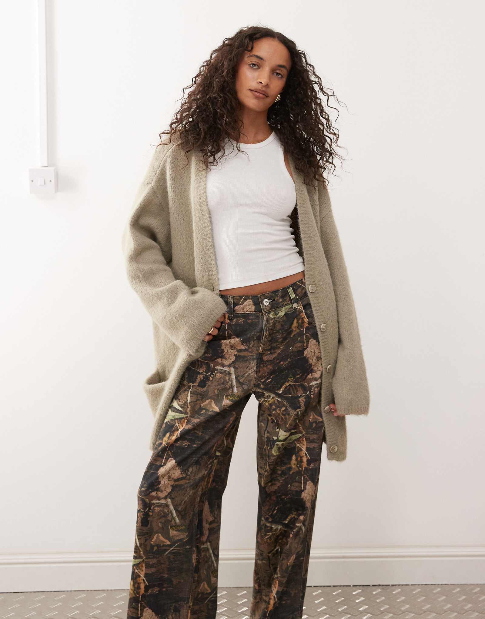 Monki oversize beige 15190₽