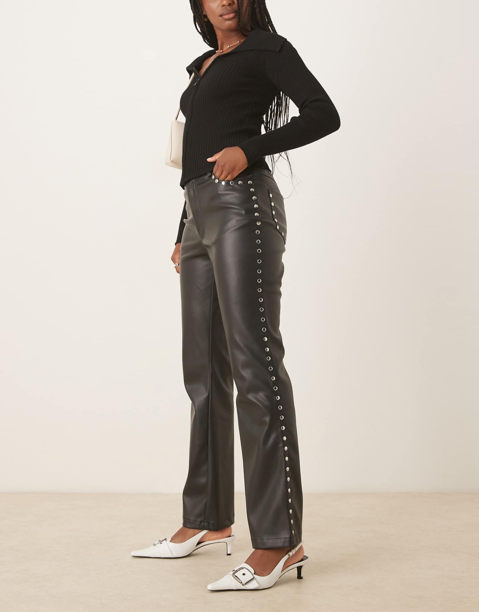 black 28090₽