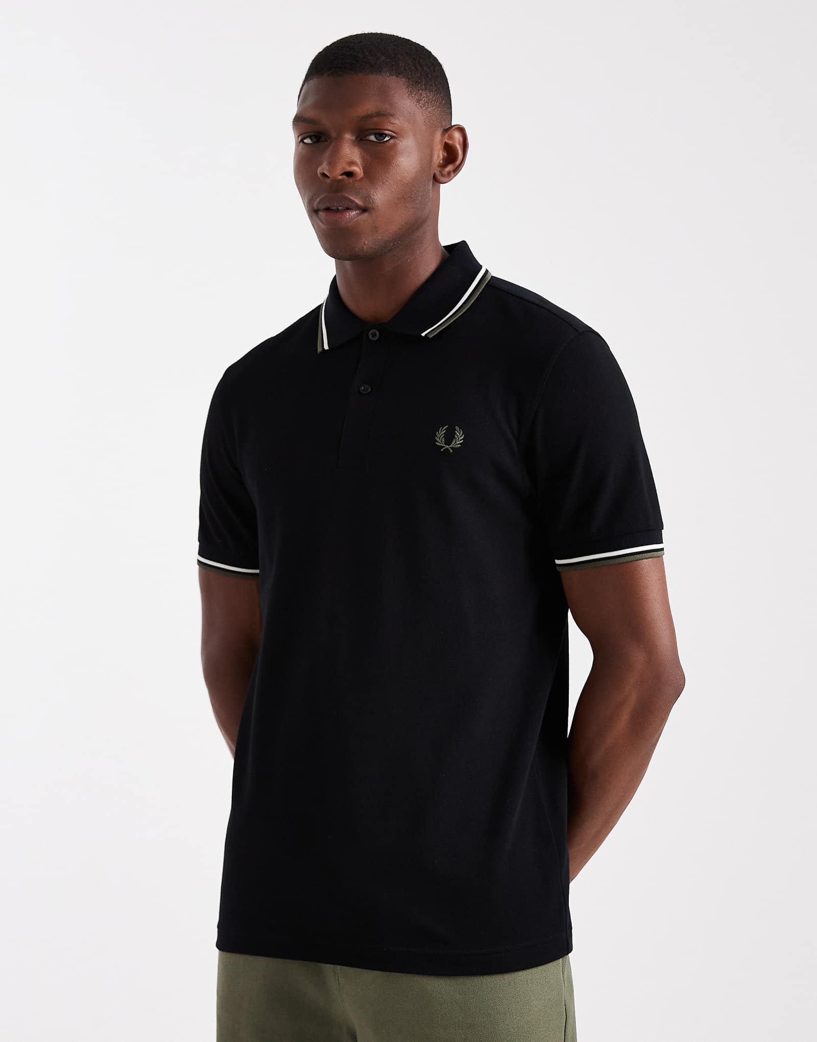 Fred Perry black 21290₽