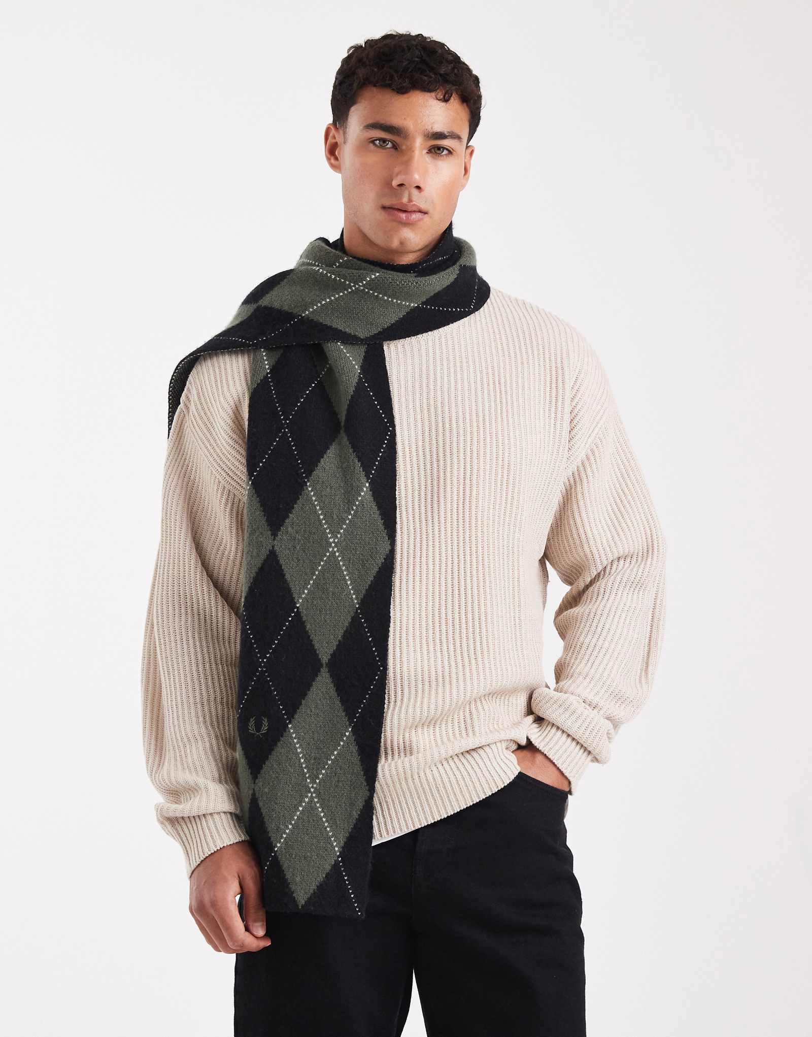 Fred Perry argyle - black 16290₽