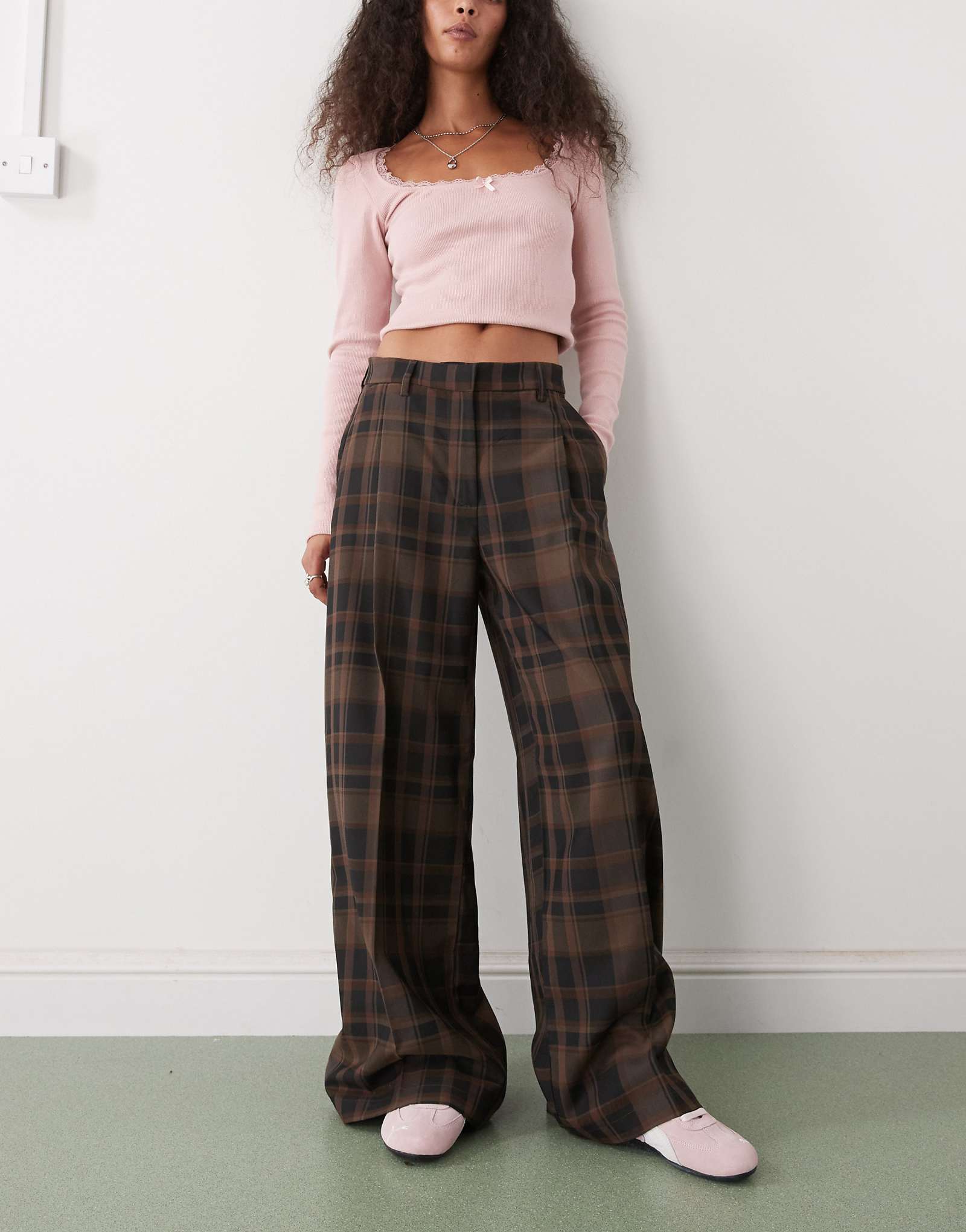 Monki - brown check 11090₽