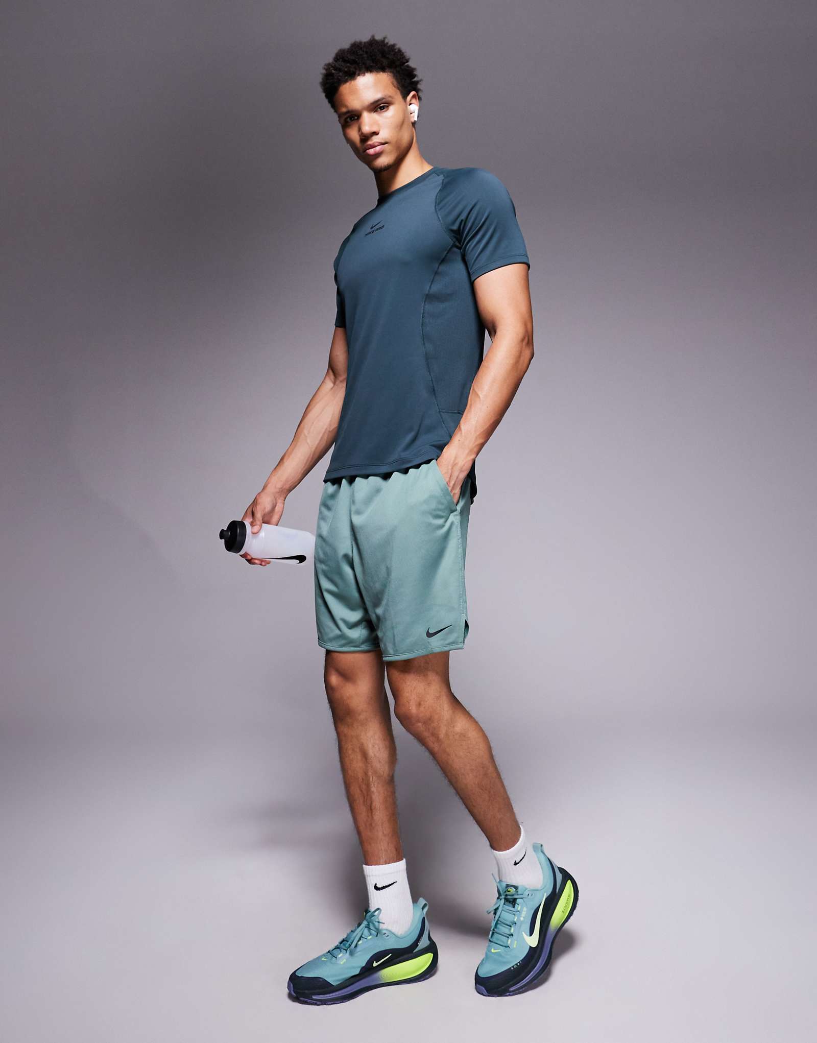 Nike Training Totality 7 mid green 3690₽