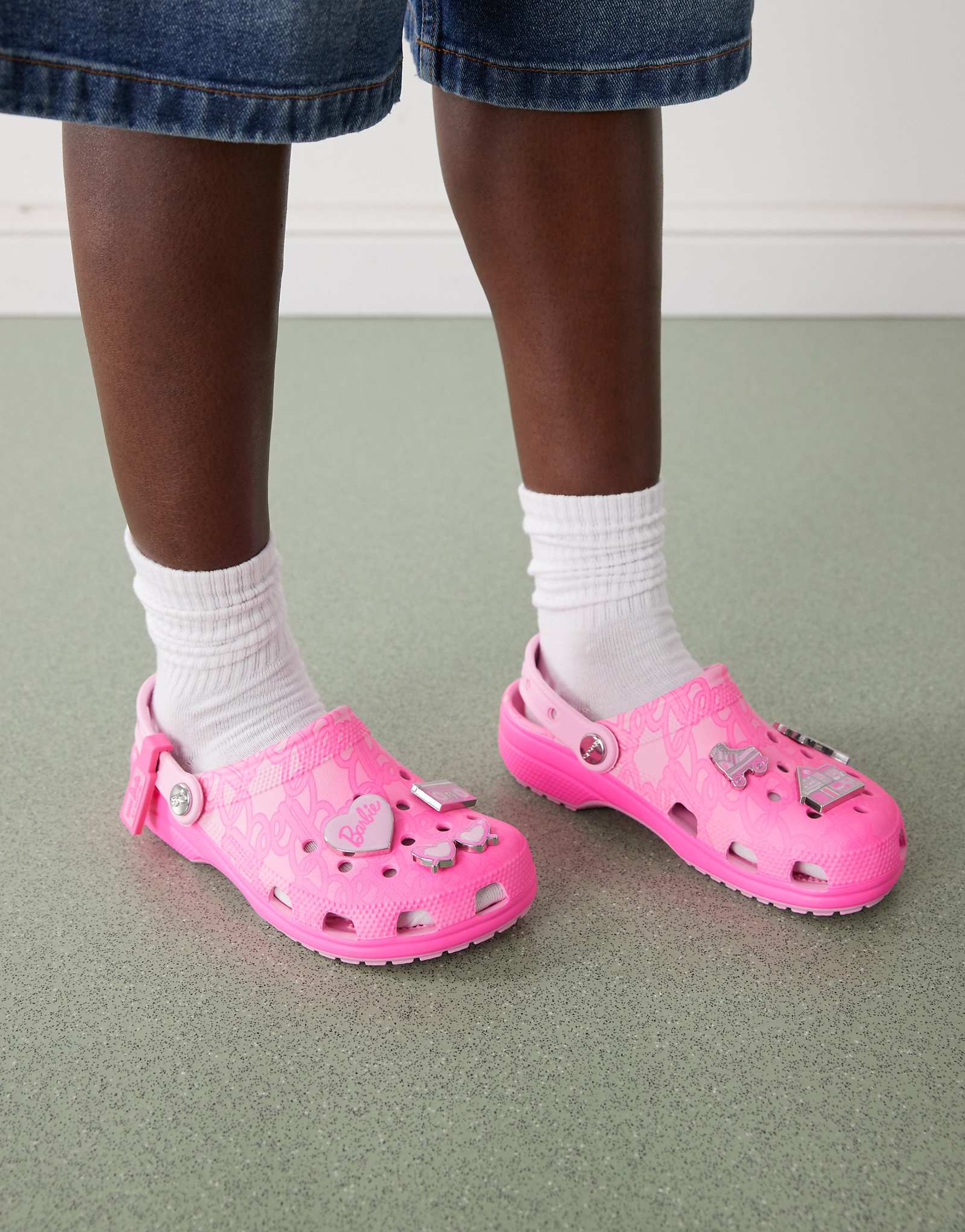 Crocs Barbie pink 23790₽