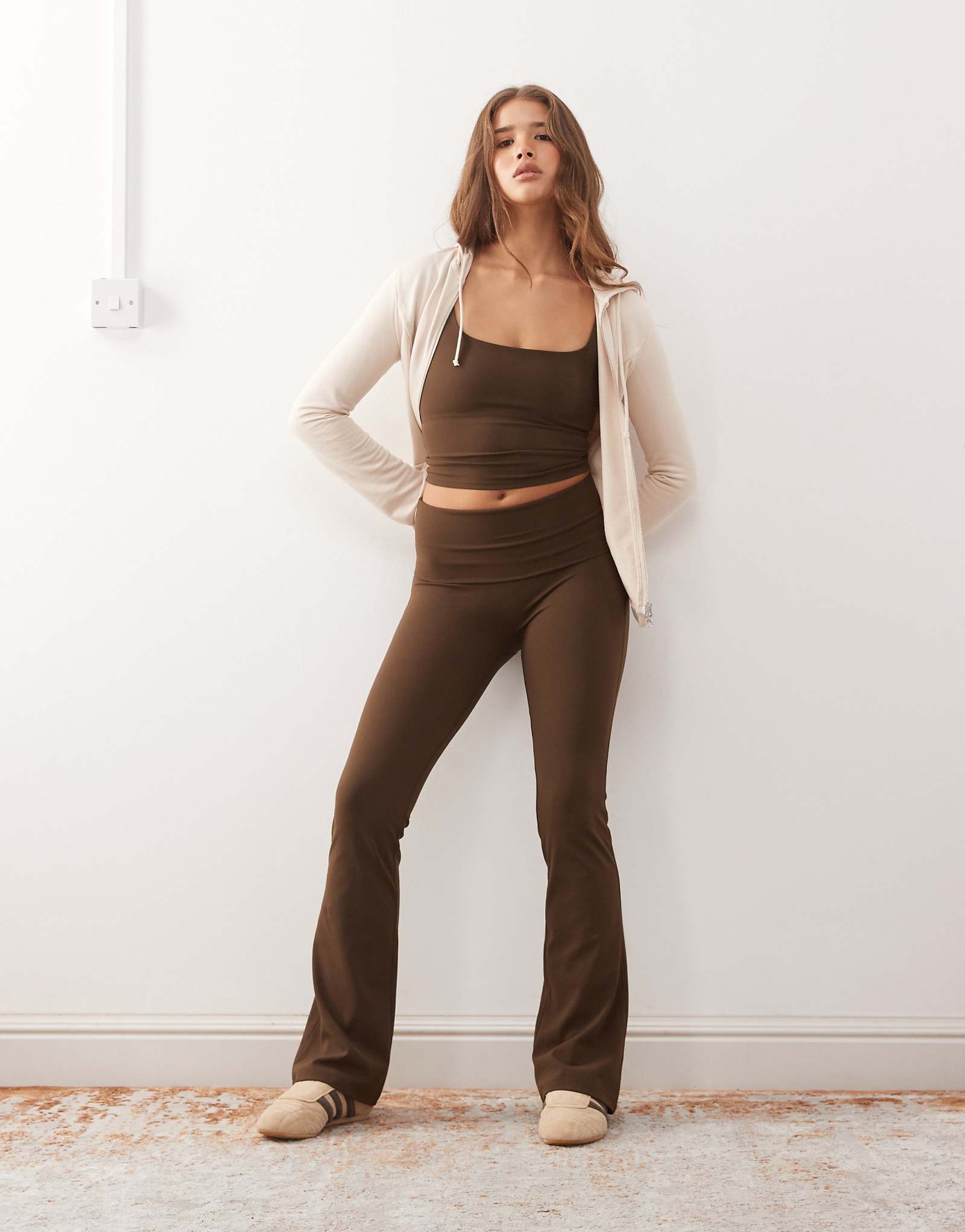 - dark brown 6390₽