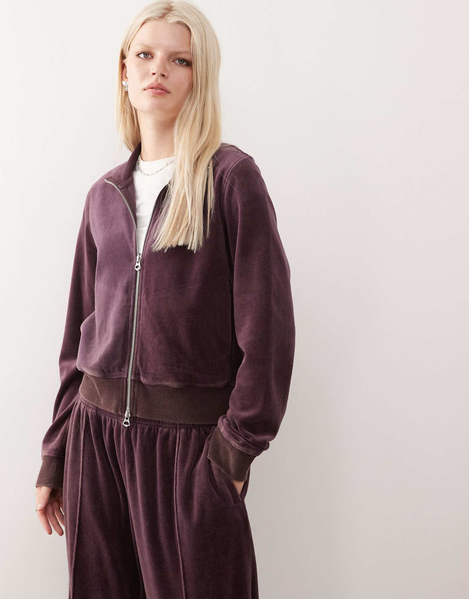 - - dark plum 10390₽