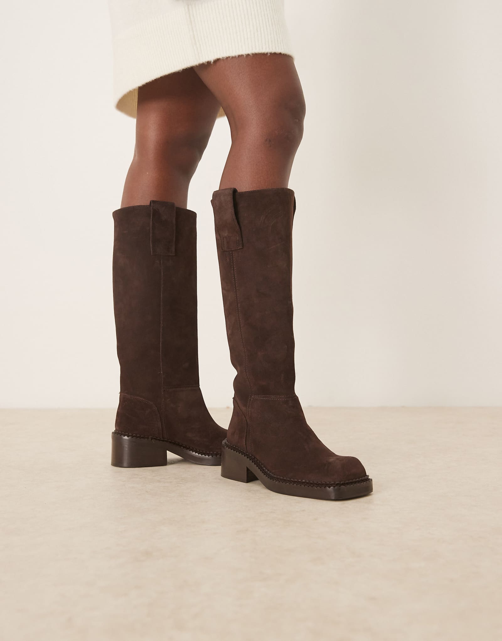 - Camelia ASOS DESIGN chocolate suede 39390₽