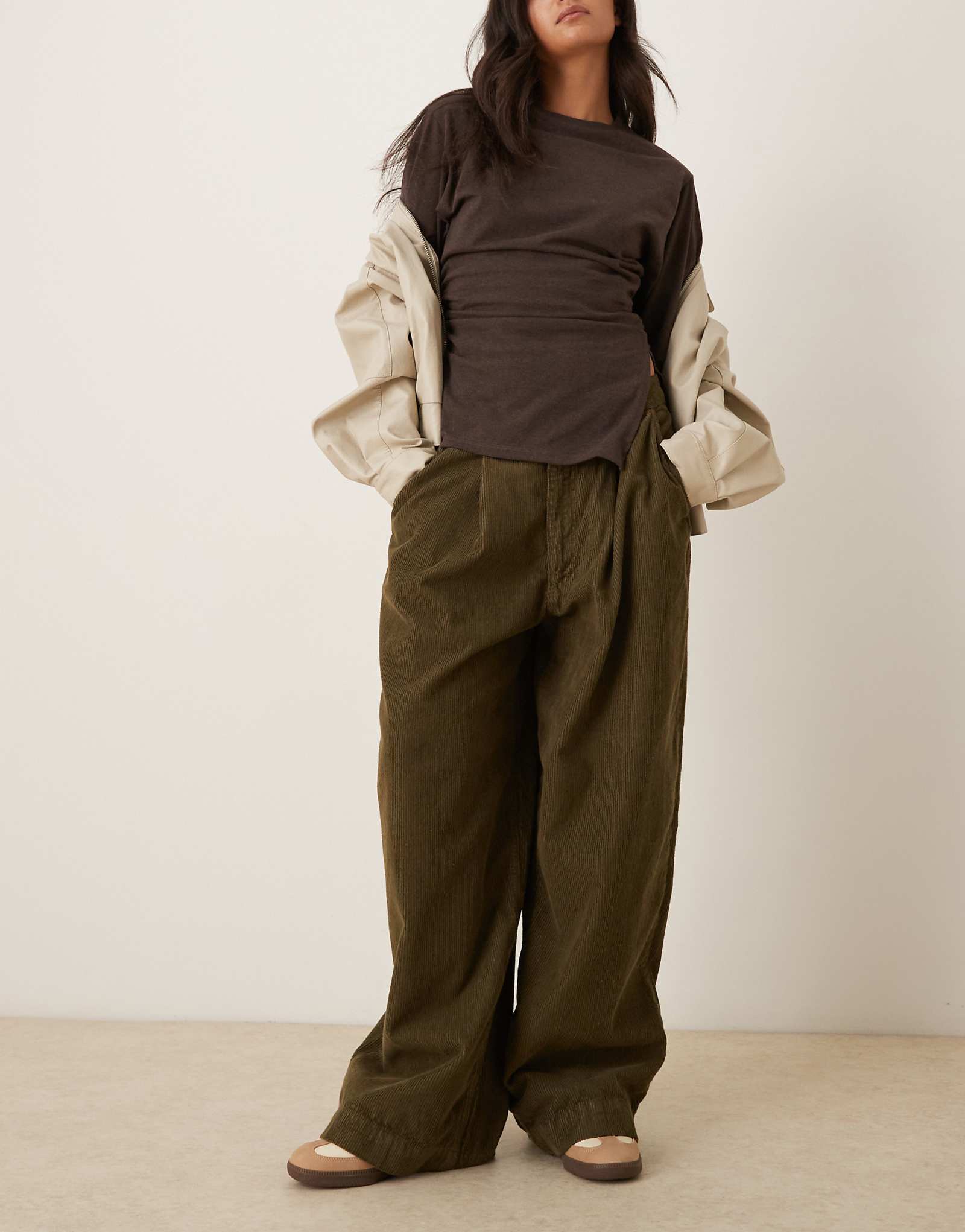 - ASOS khaki 7590₽