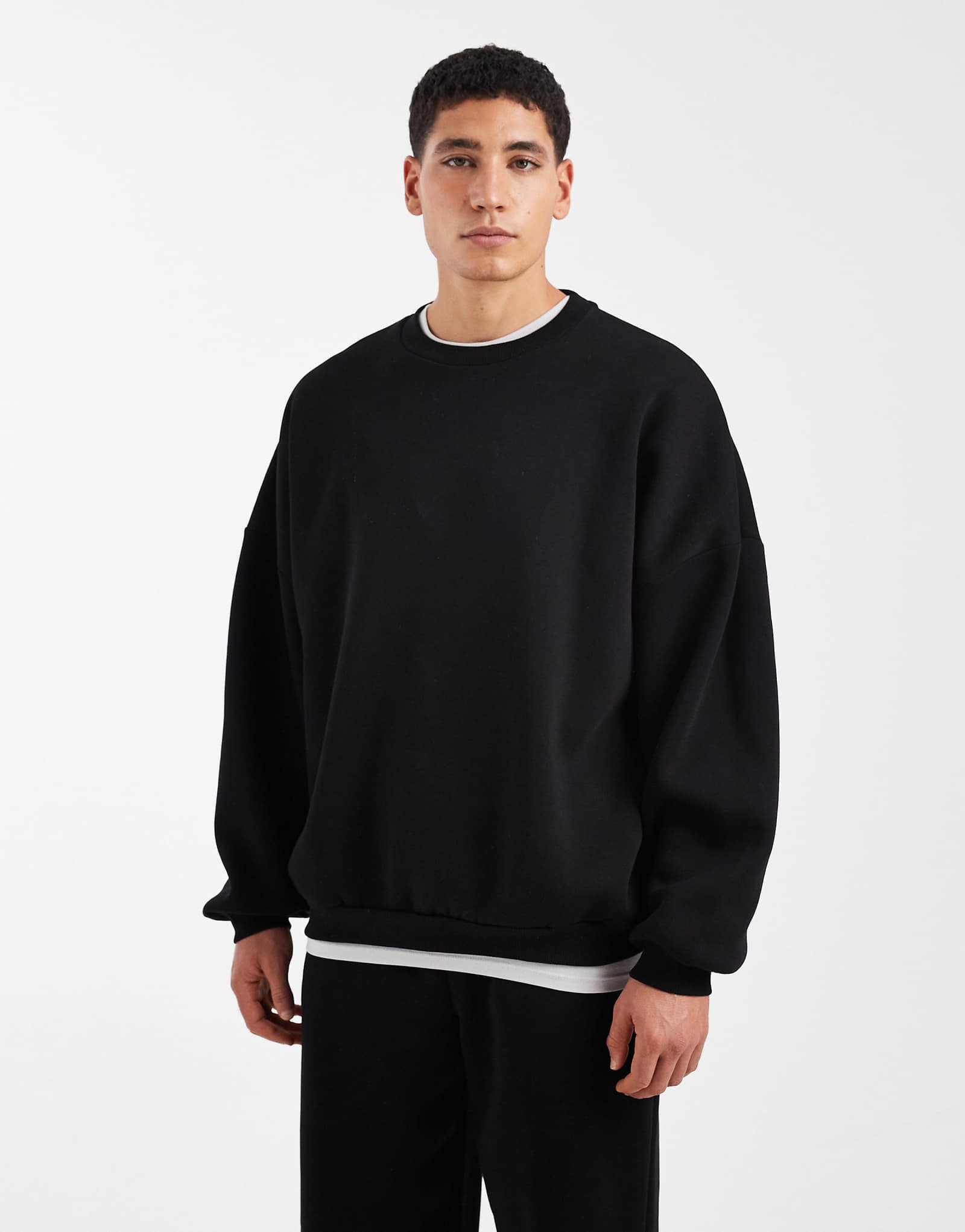 ASOS DESIGN essential extreme oversize black 8290₽