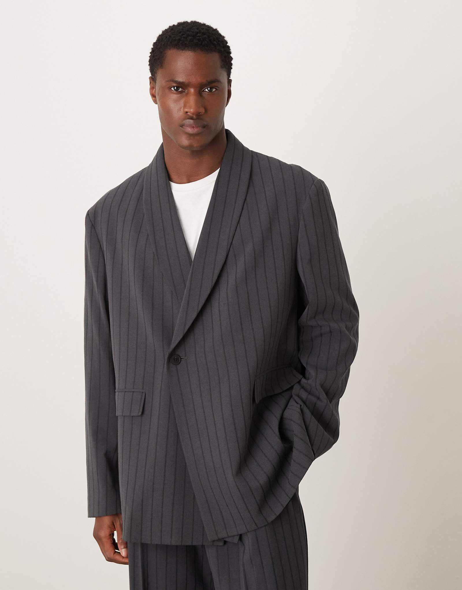 - ASOS black 16590₽