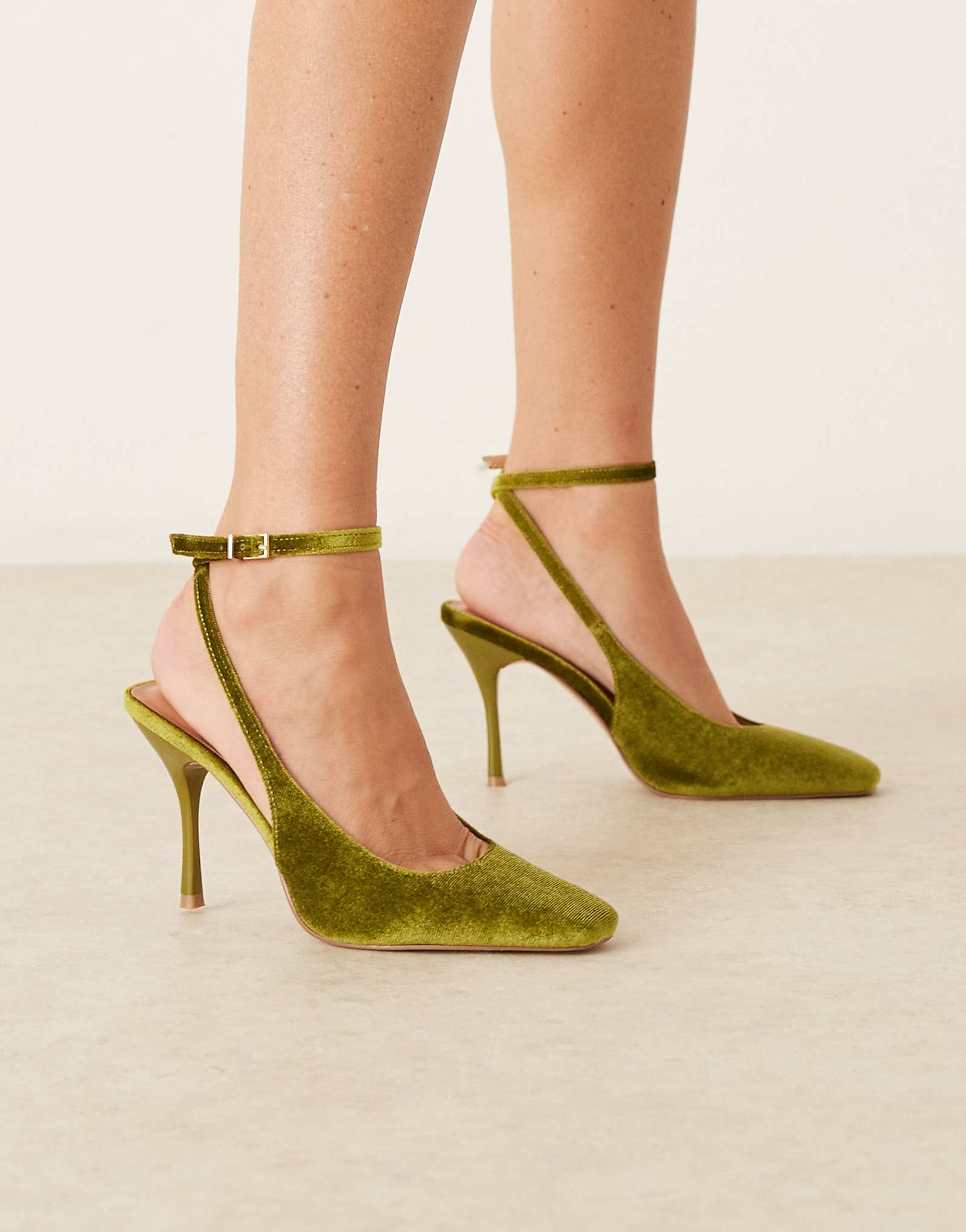 - khaki-green velvet 11290₽