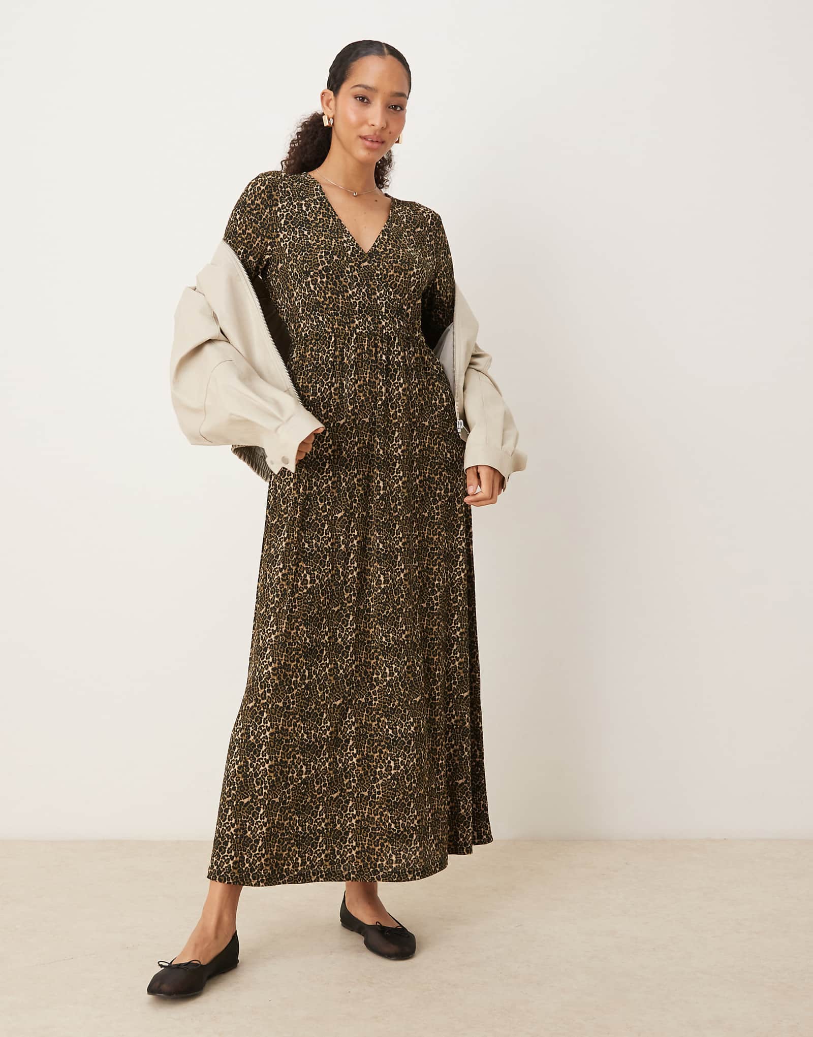 - JDY plisse brown 3490₽