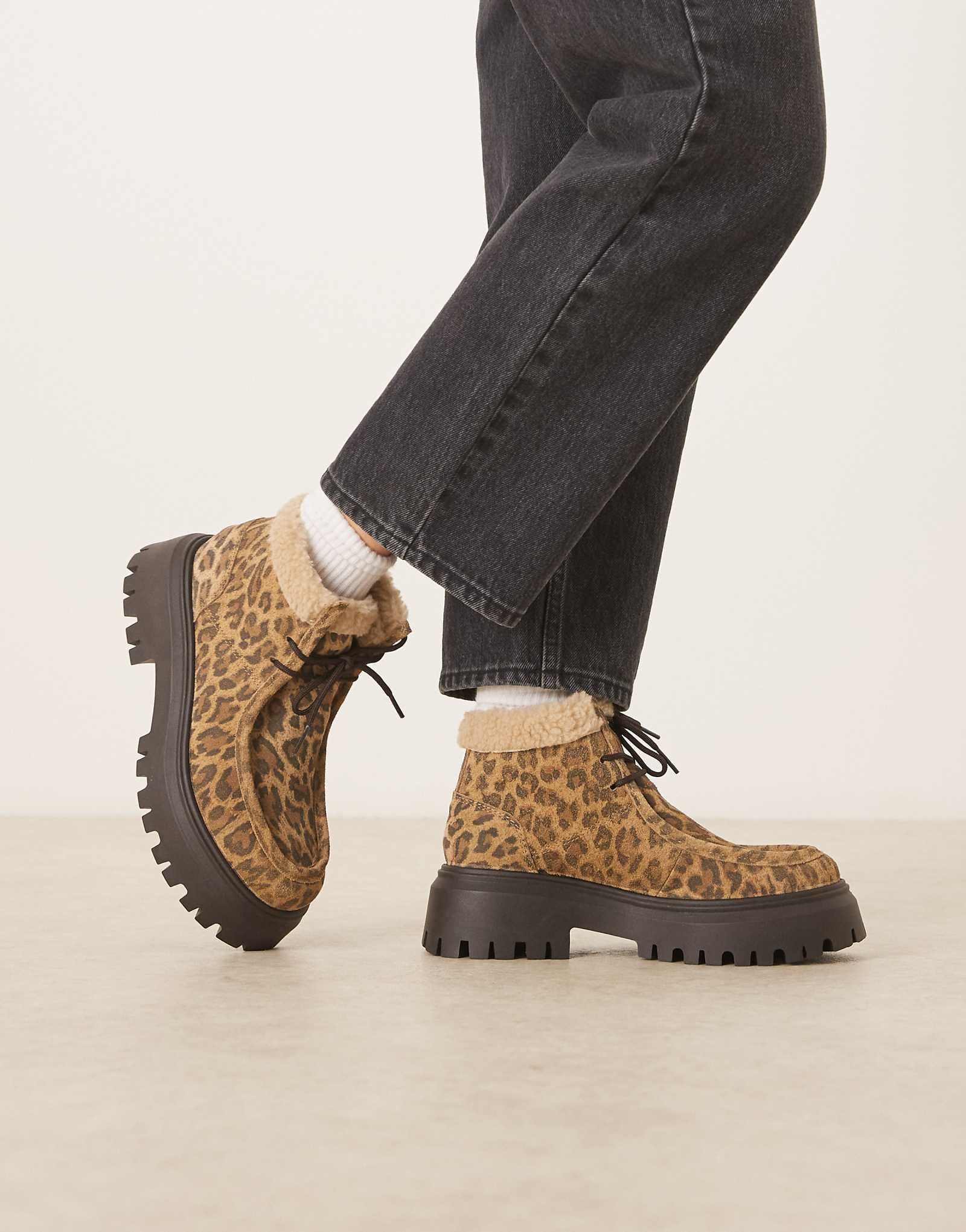 - Arlo ASOS DESIGN leopard suede 12390₽