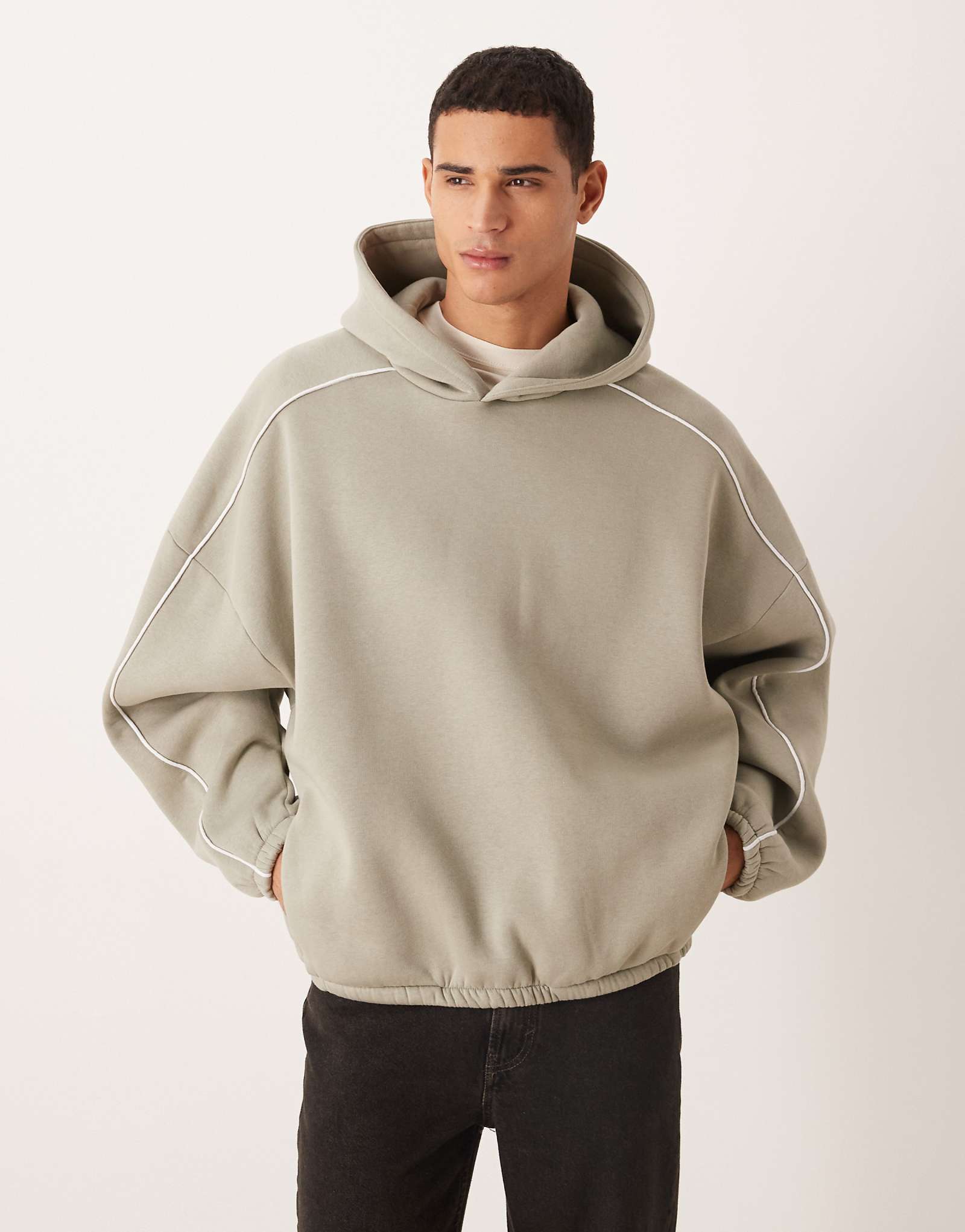 ASOS DESIGN extreme oversize london fog 11890₽