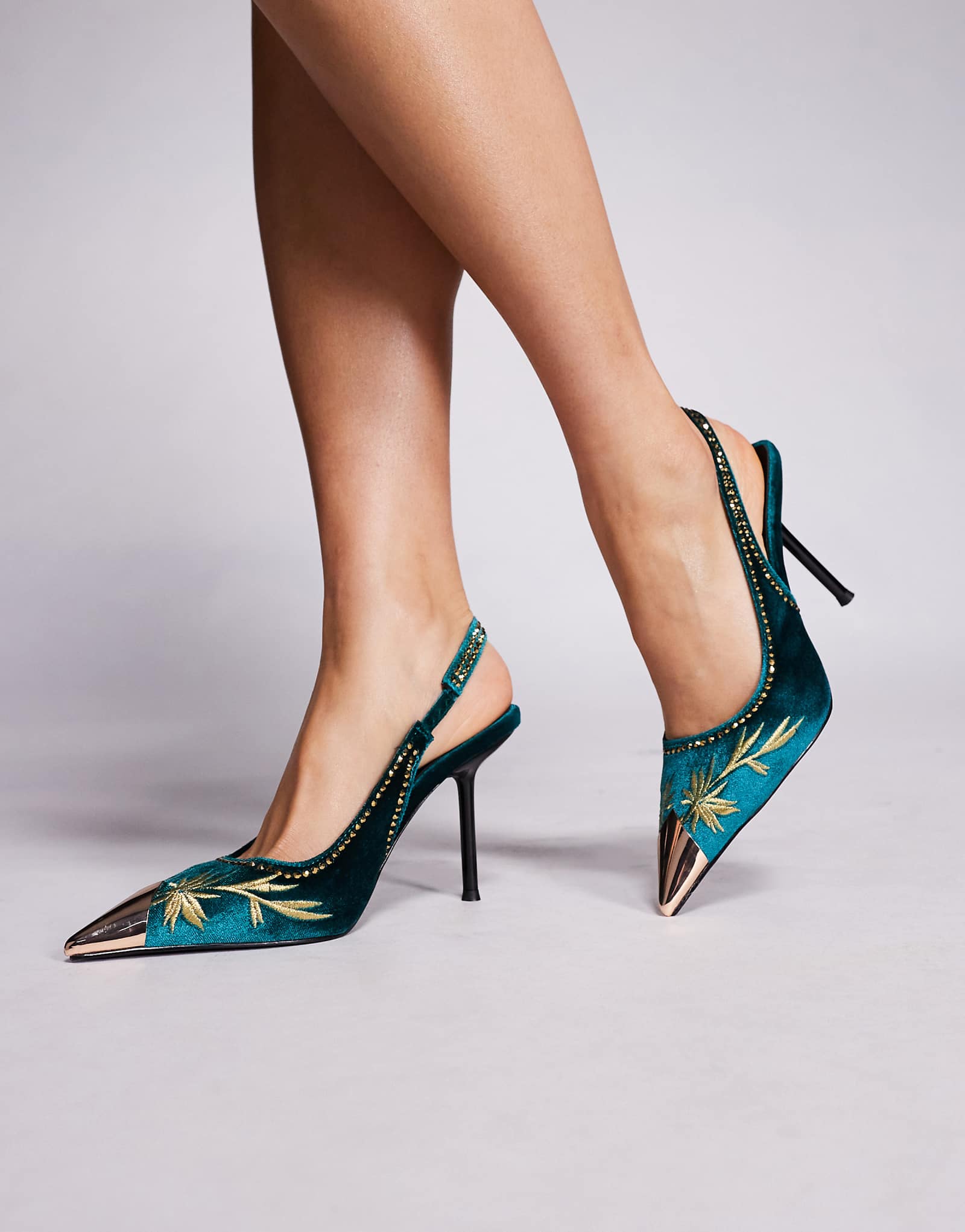 (Azalea Wang)         green