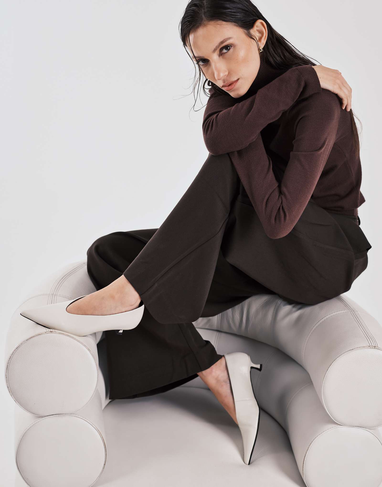 - Tony Bianco Cherry kitten dove crinkle 52790₽