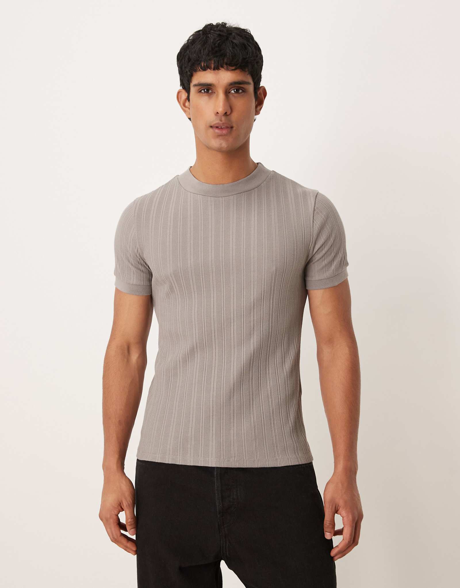 ASOS DESIGN muscle fit driftwood 3590₽