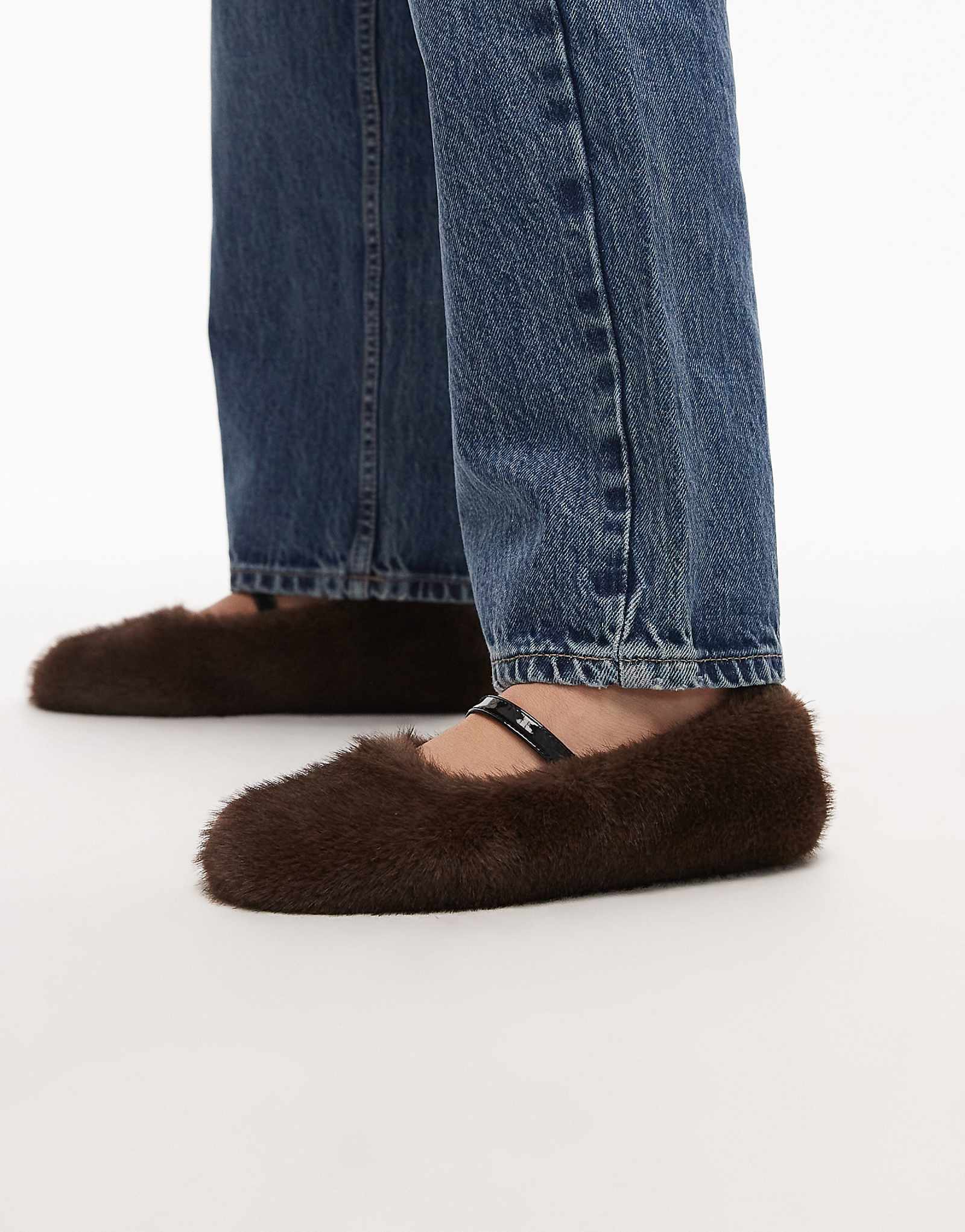 - mary jane ARKET dark brown 20590₽