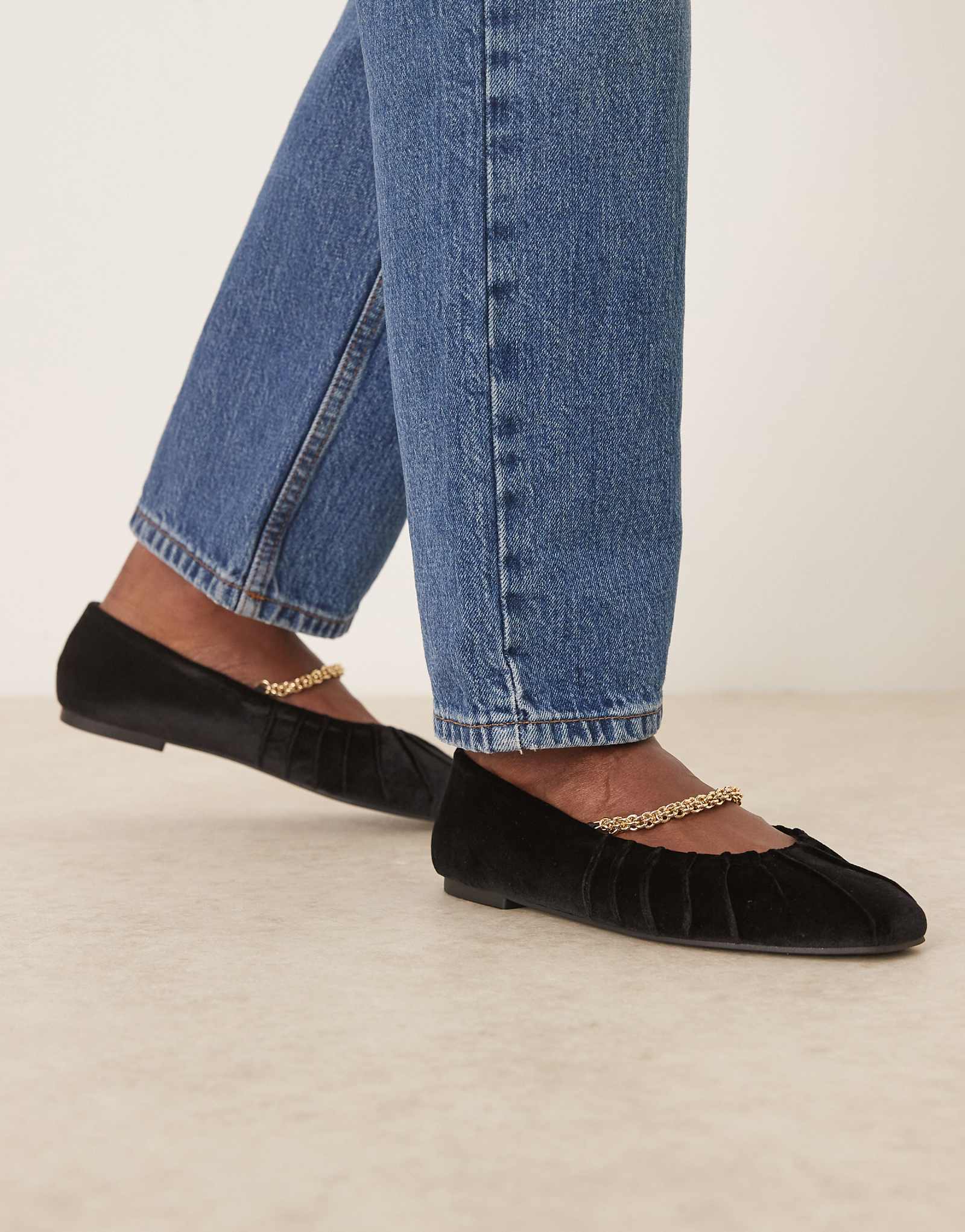 mary jane ASOS DESIGN black velvet 10890₽