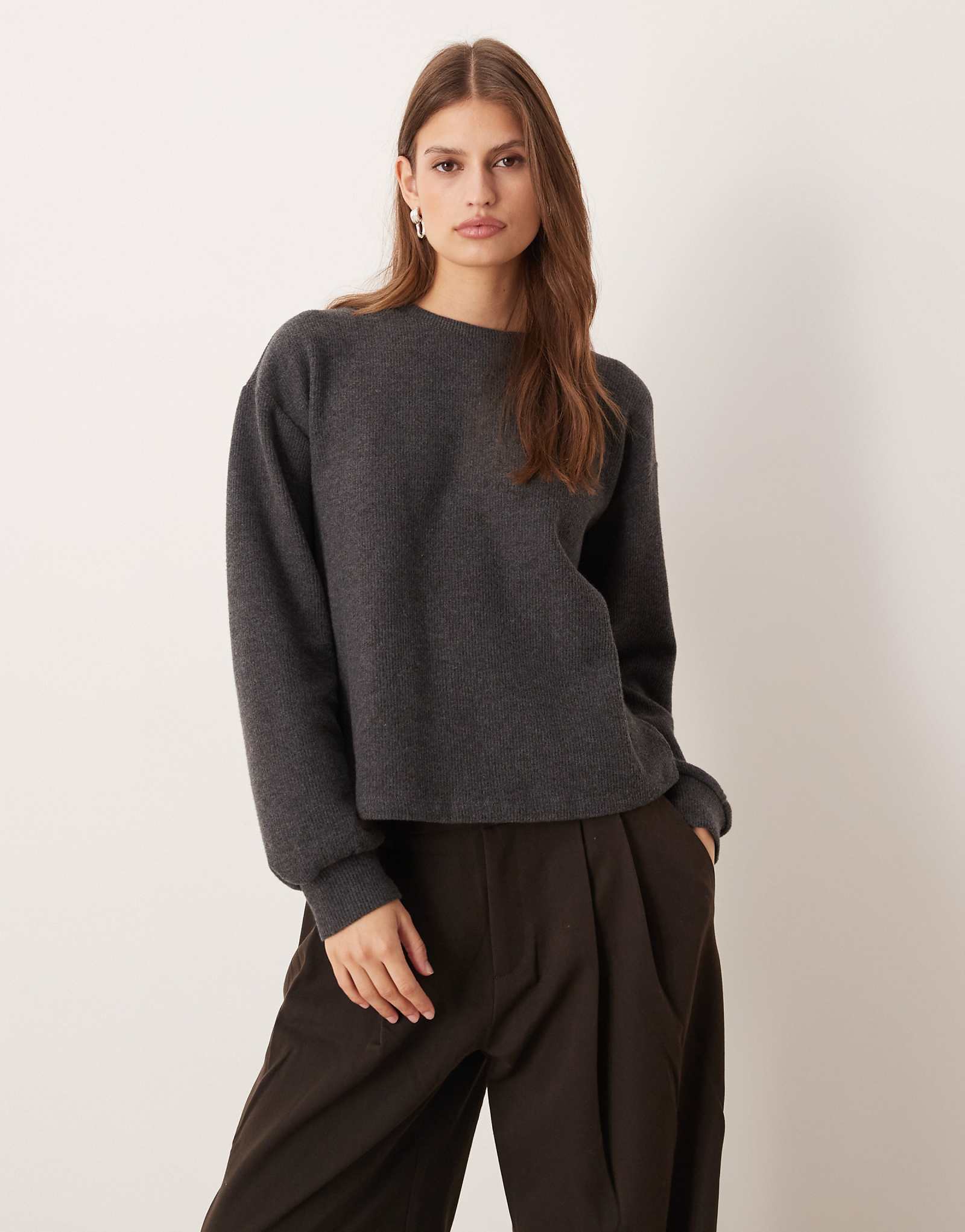 d- ASOS DESIGN supersoft charcoal 4190₽